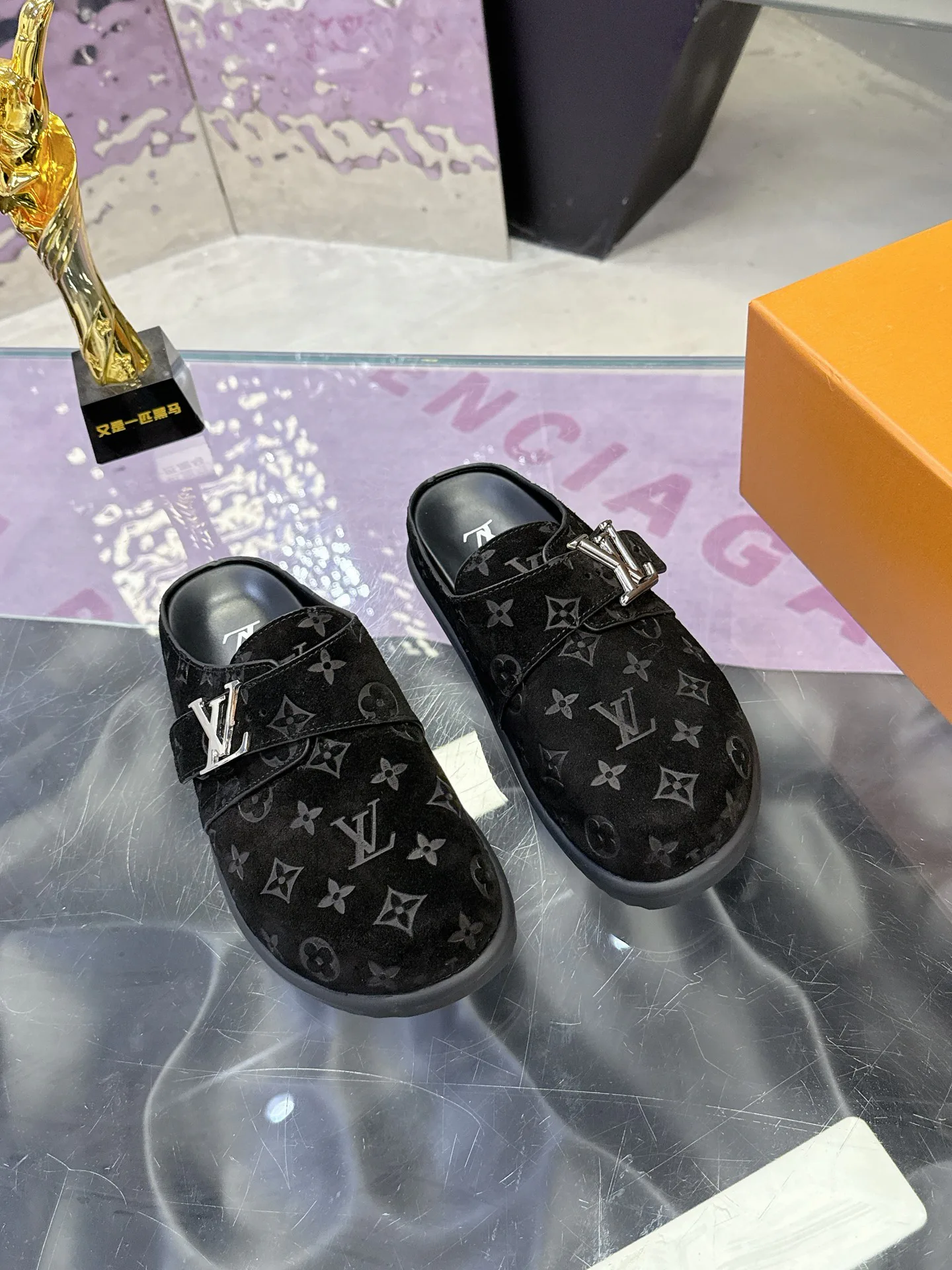Women's Mules And Clogs LOUIS VUITTON 17530436