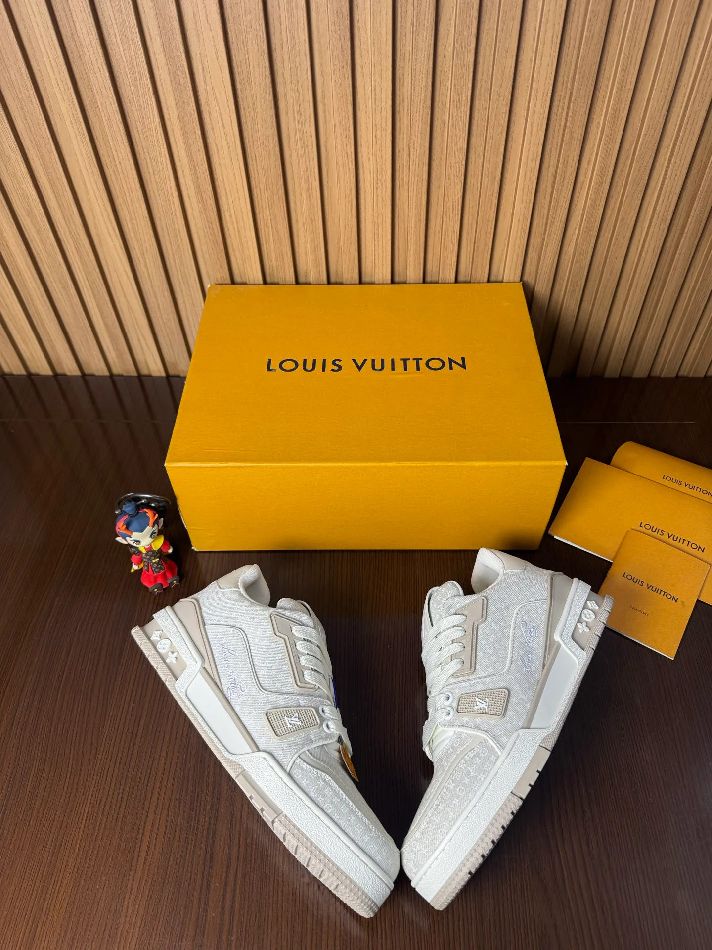 Women's Sneakers LOUIS VUITTON 18467452