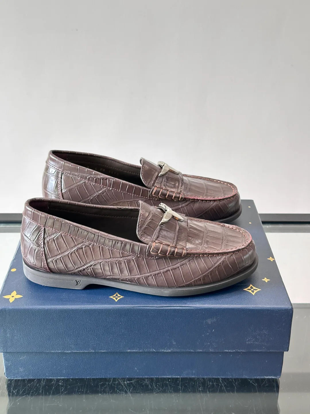 Men's Loafers And Dress Shoes LOUIS VUITTON 18118564