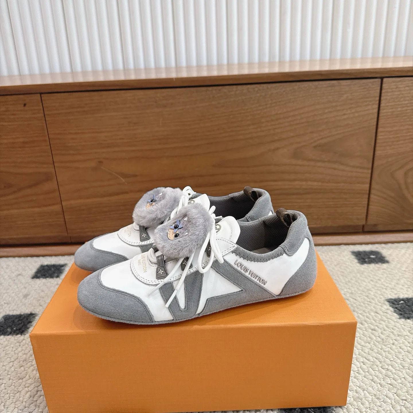 Women's Sneakers LOUIS VUITTON 18025434