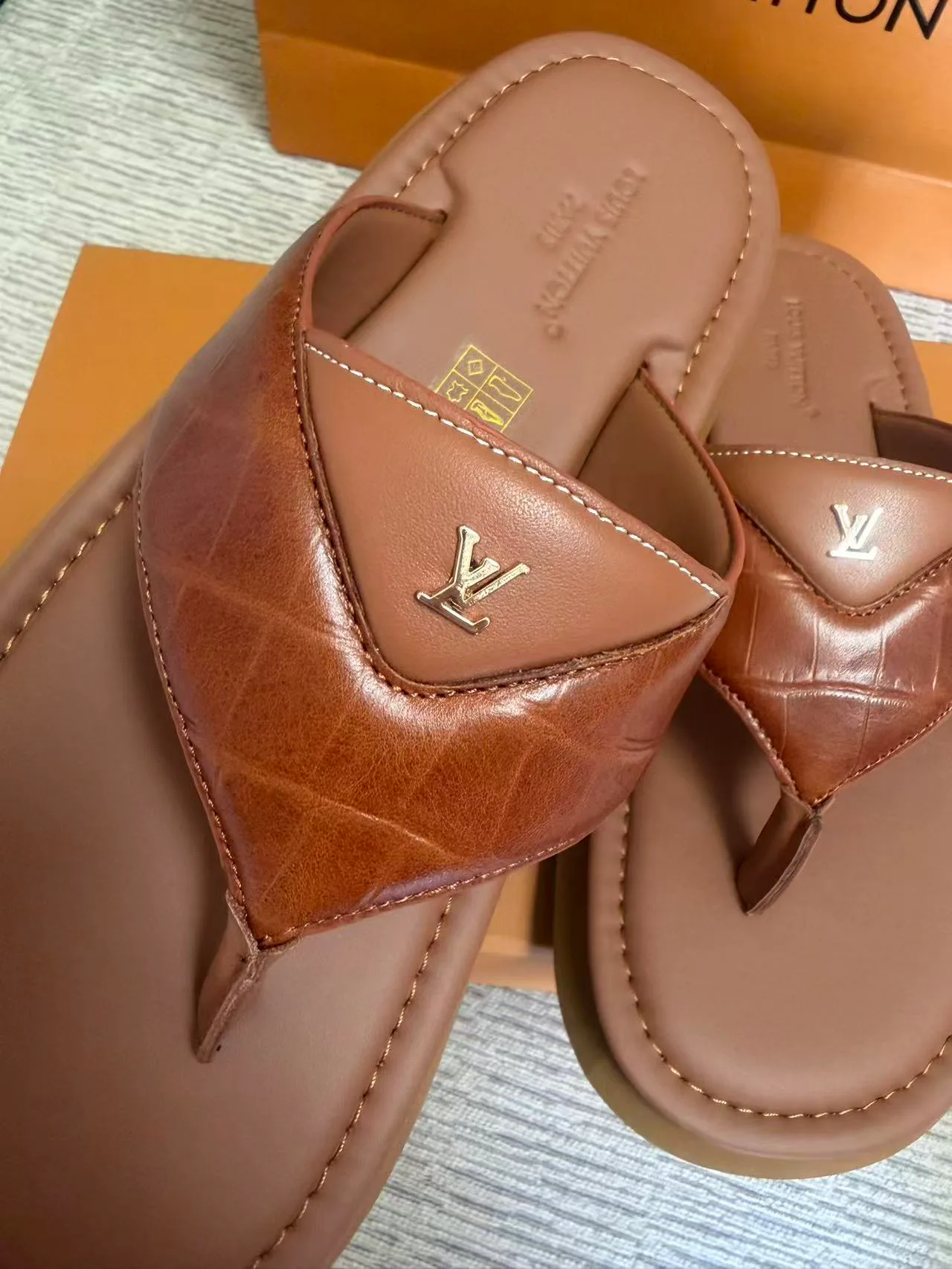 Men's Flip-Flops LOUIS VUITTON 17530573
