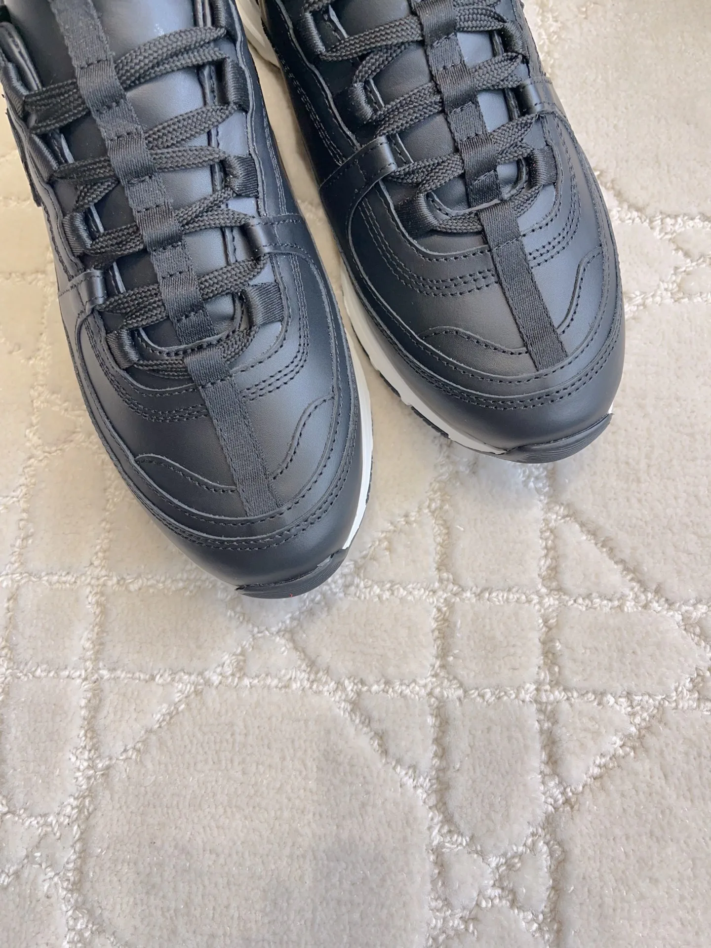 Women's Sneakers CHANEL 17936568