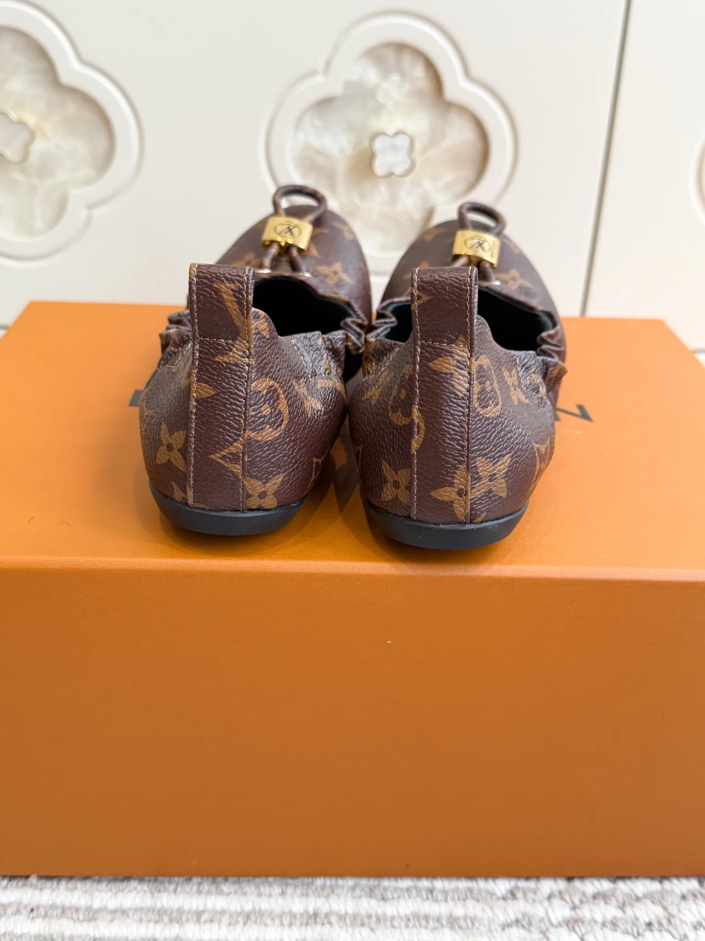 Women's Ballet Flats LOUIS VUITTON 18414277