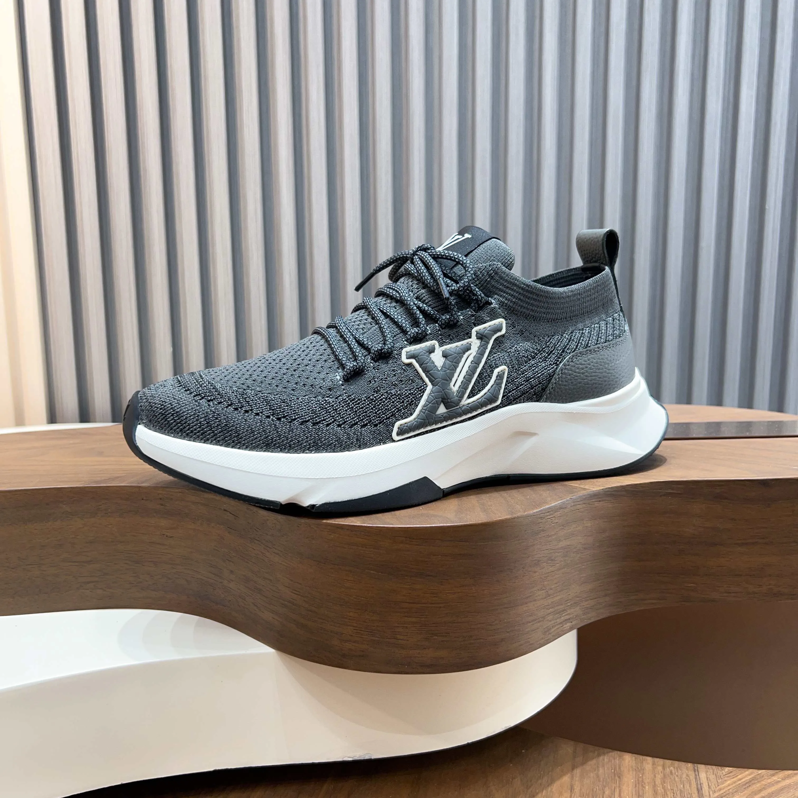 Men's Sneakers LOUIS VUITTON 17916666