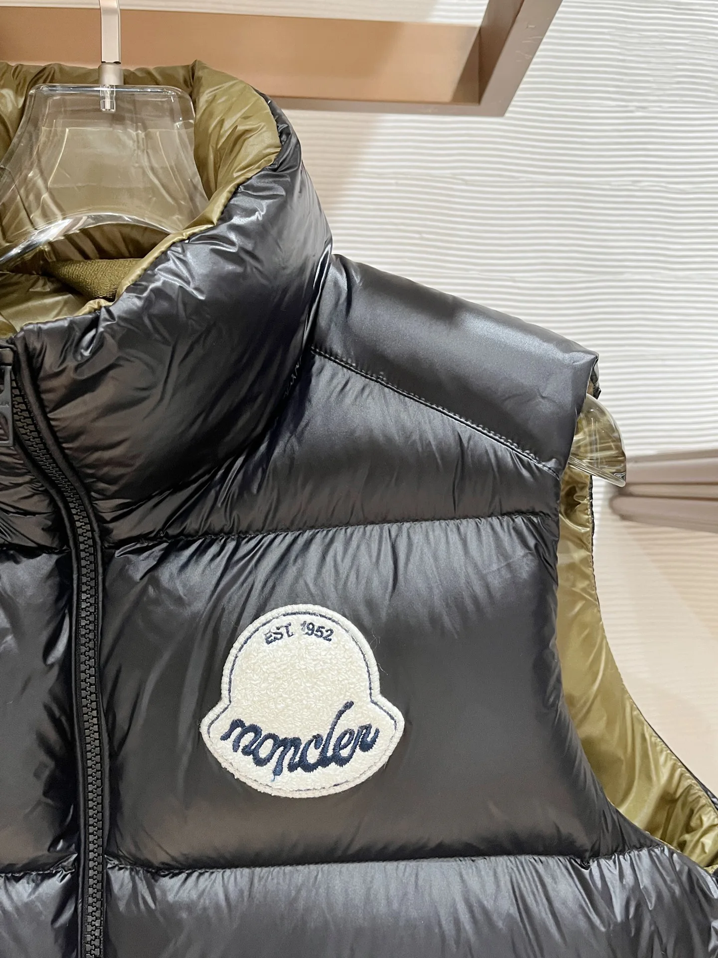 Жилеты Мужские Moncler 18639720