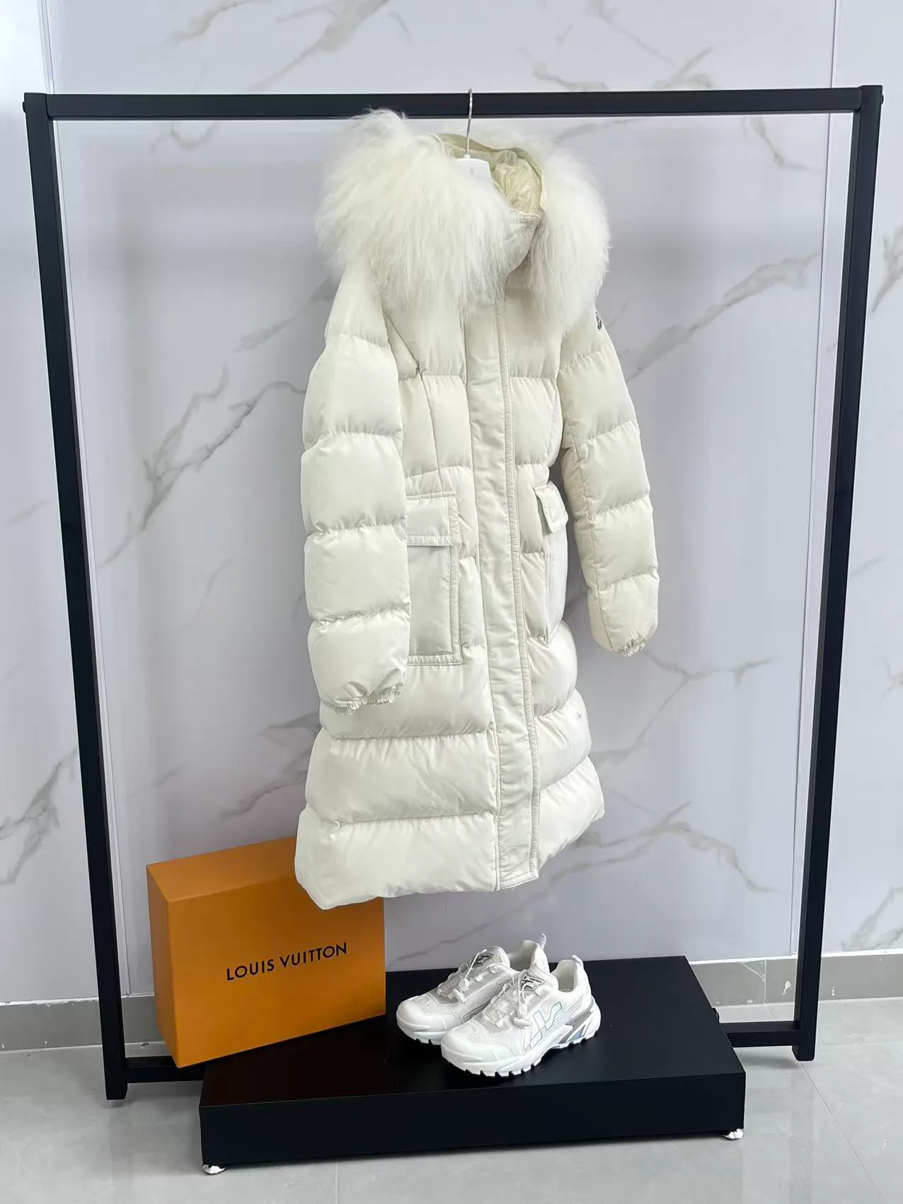Women's Jackets And Down Jackets MONCLER 17964582