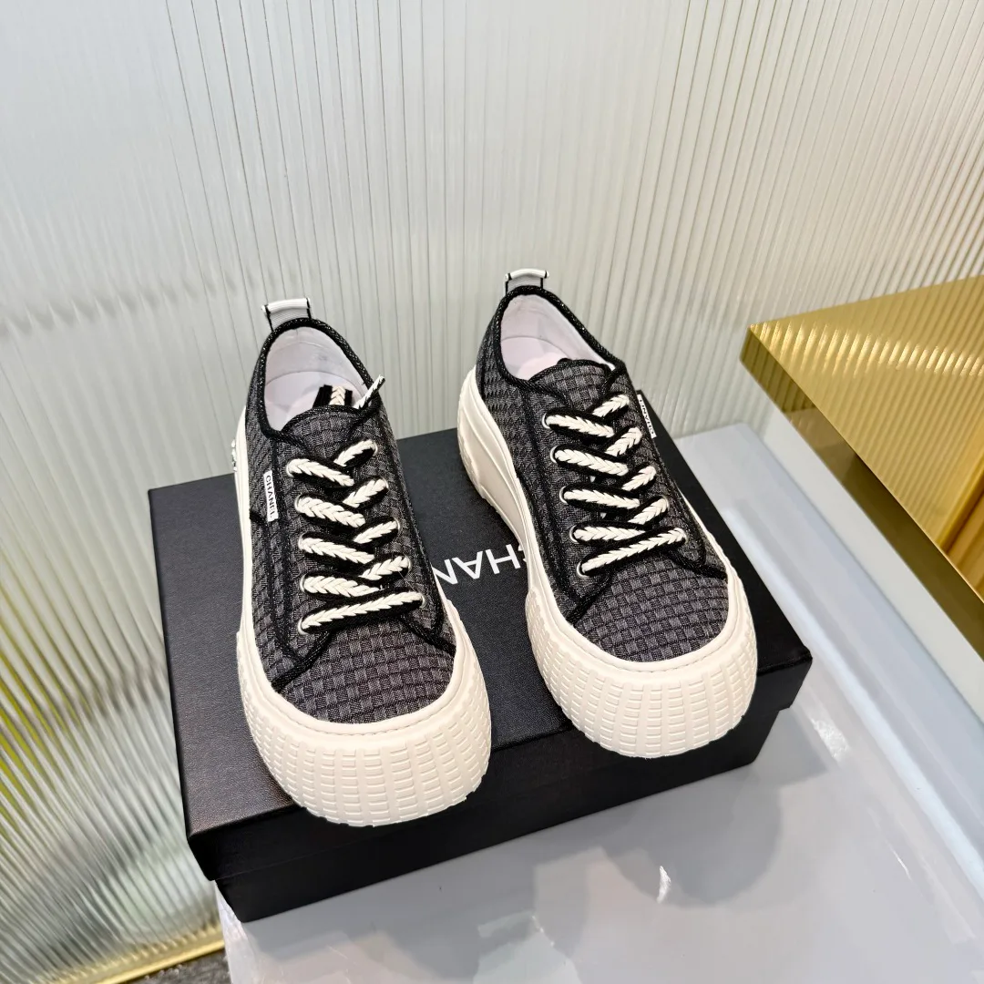 Women's Sneakers CHANEL 18366990