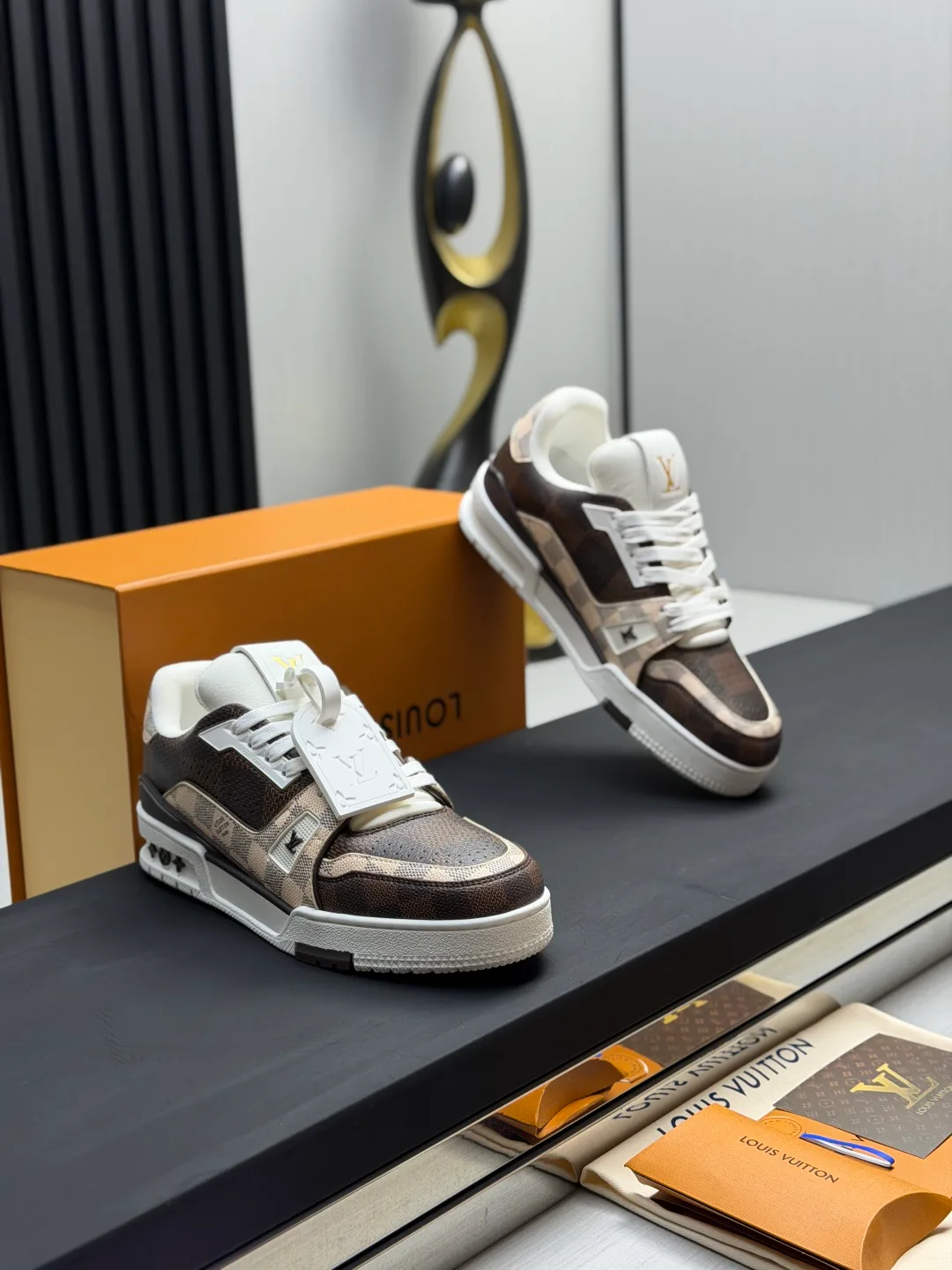 Women's Sneakers LOUIS VUITTON 17865113