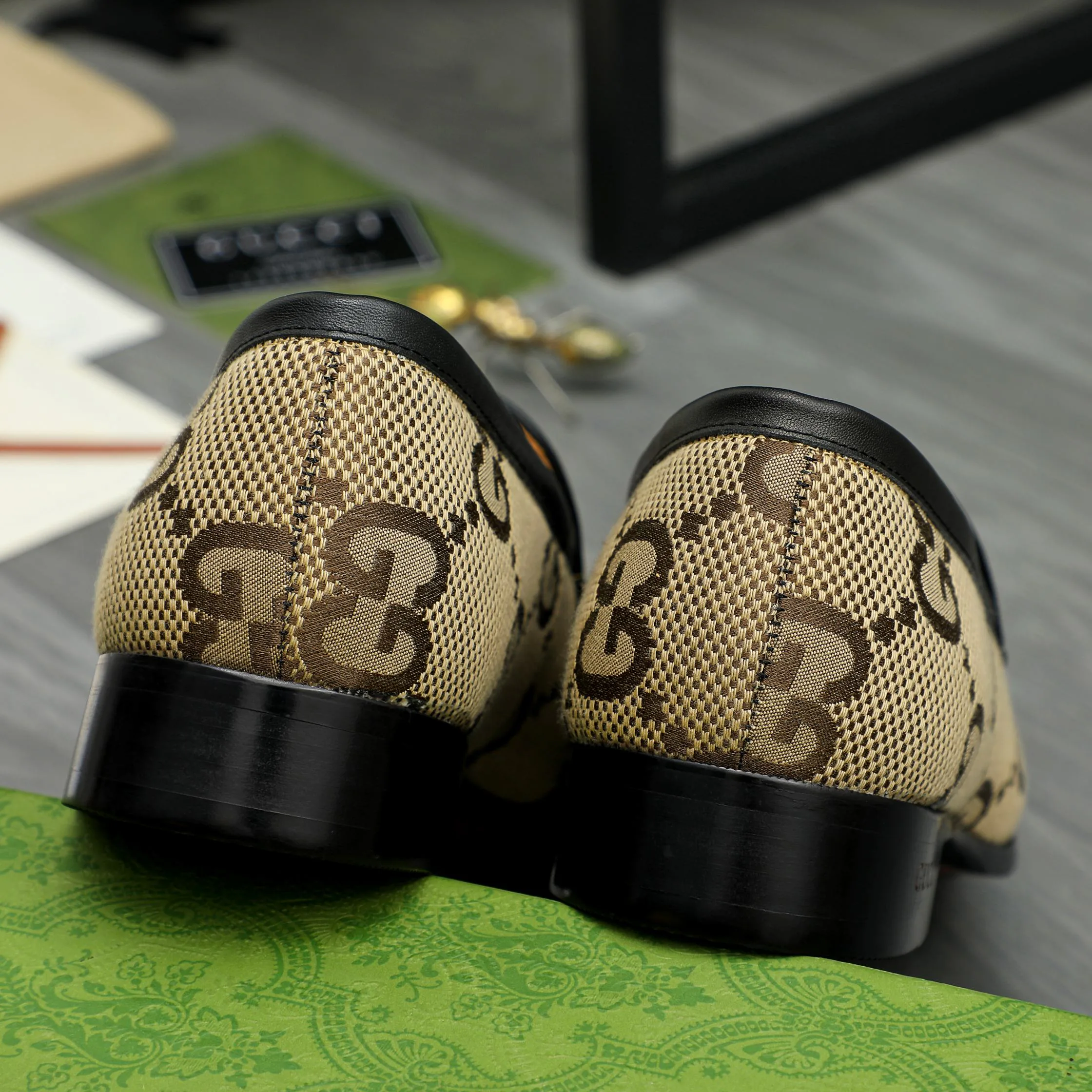 Men's Loafers And Dress Shoes GUCCI 18311612