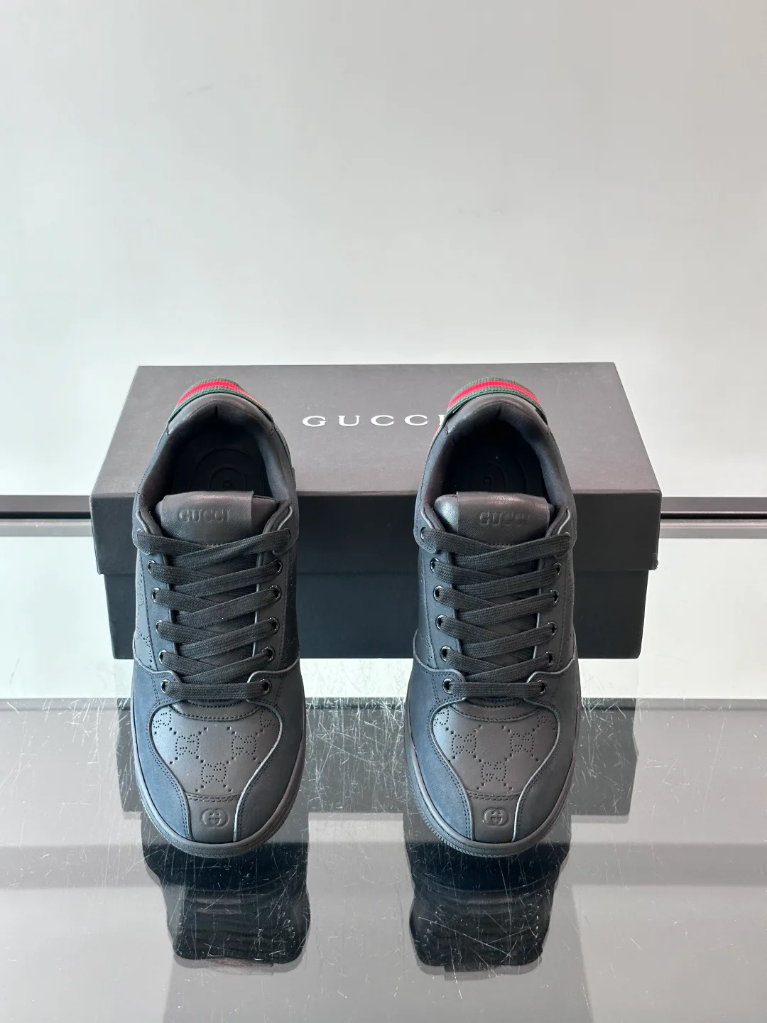 Women's Sneakers GUCCI 18449398