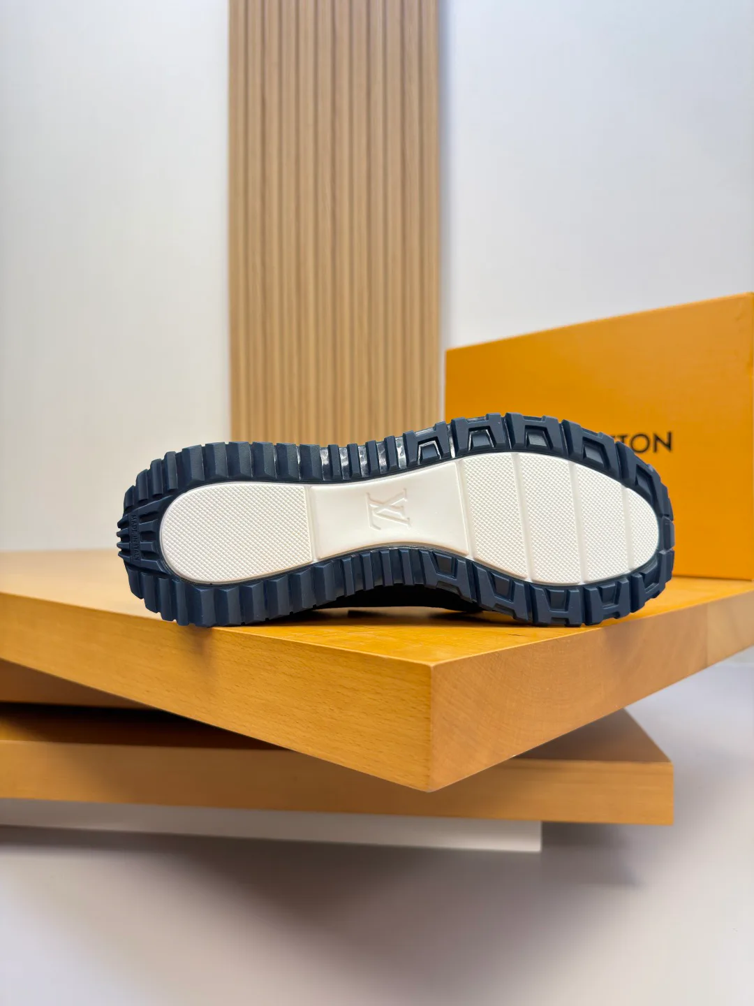 Men's Sneakers LOUIS VUITTON 17955088