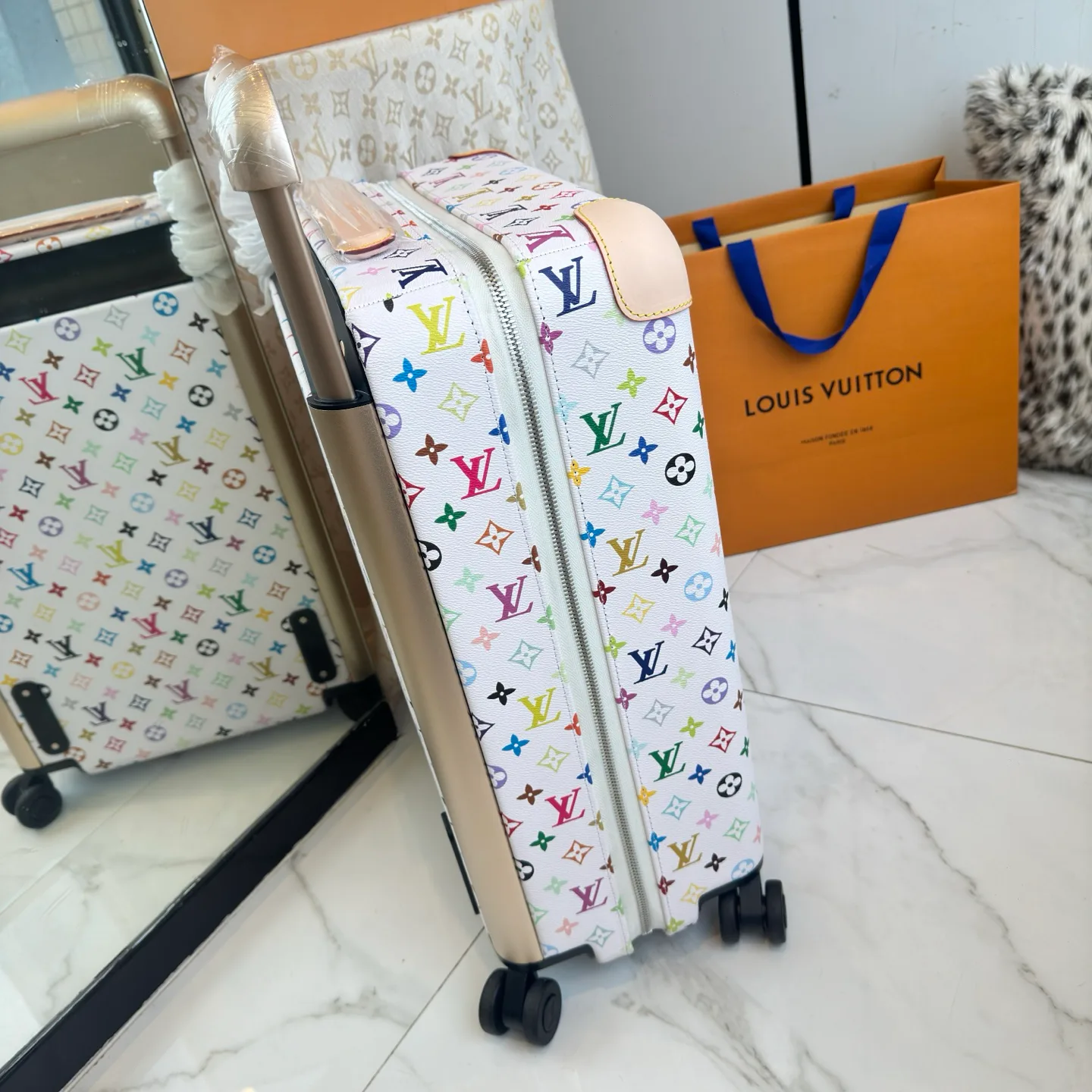 Suitcases LOUIS VUITTON 17675223