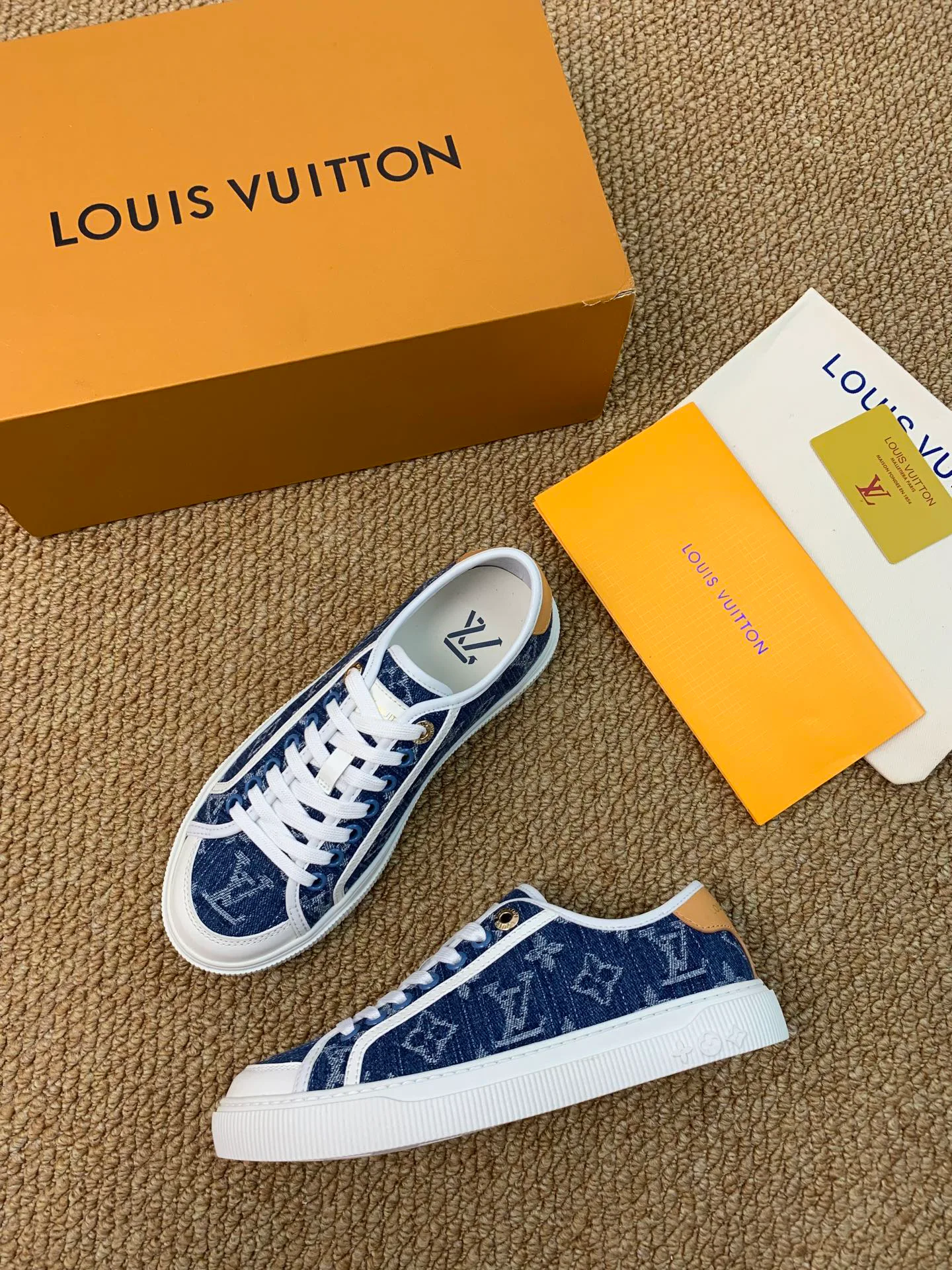 Women's Sneakers LOUIS VUITTON 17545203