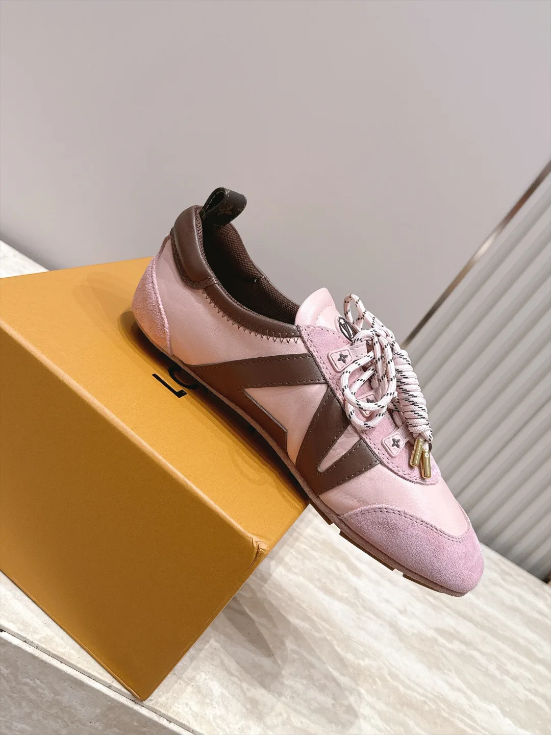 Women's Sneakers LOUIS VUITTON 18091987