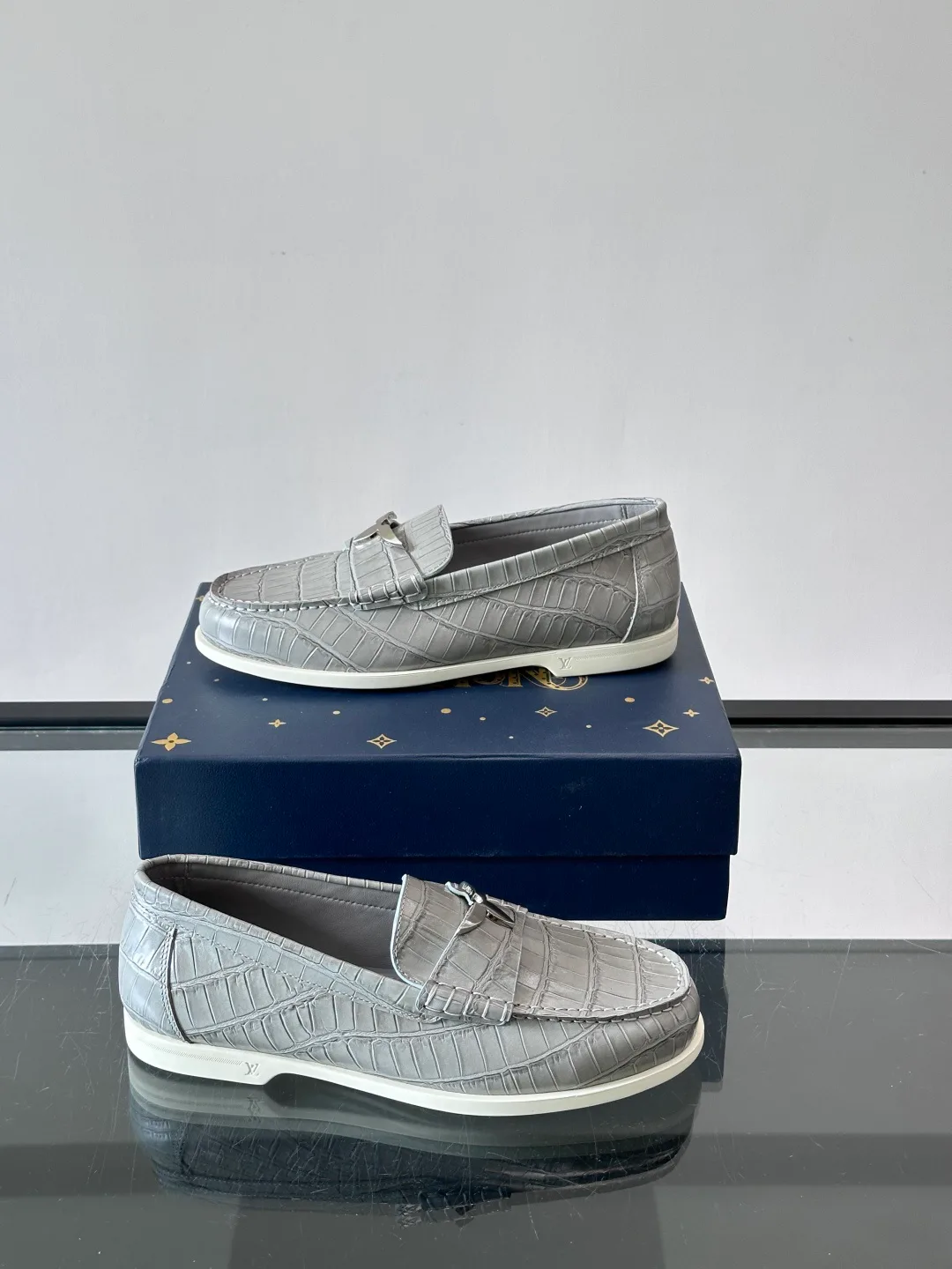 Men's Loafers And Dress Shoes LOUIS VUITTON 18118561