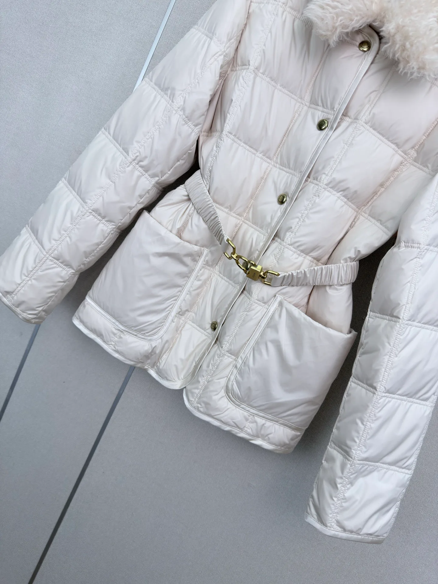 Women's Jackets And Down Jackets MONCLER 18407984