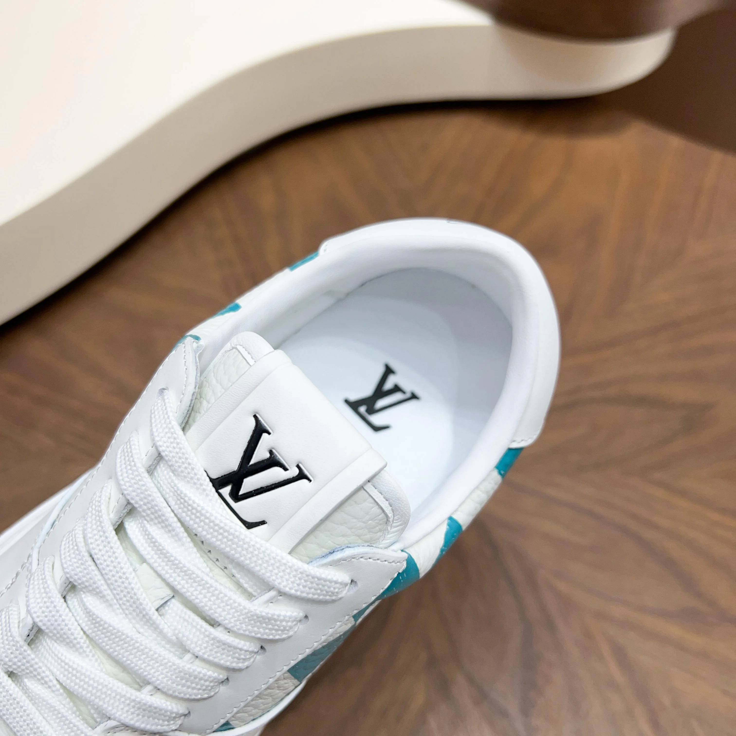 Men's Sneakers LOUIS VUITTON 18117105
