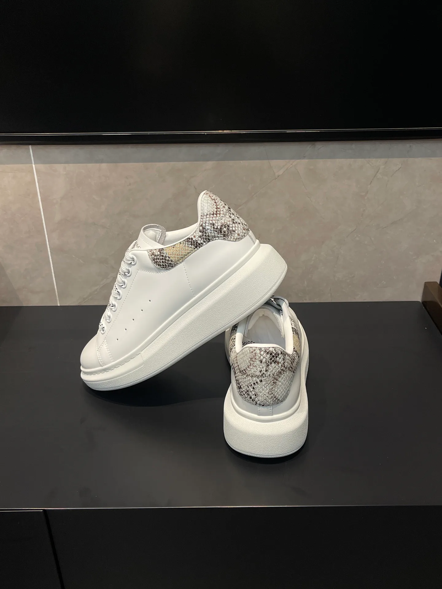 Women's Sneakers ALEXANDER MCQUEEN 17827935