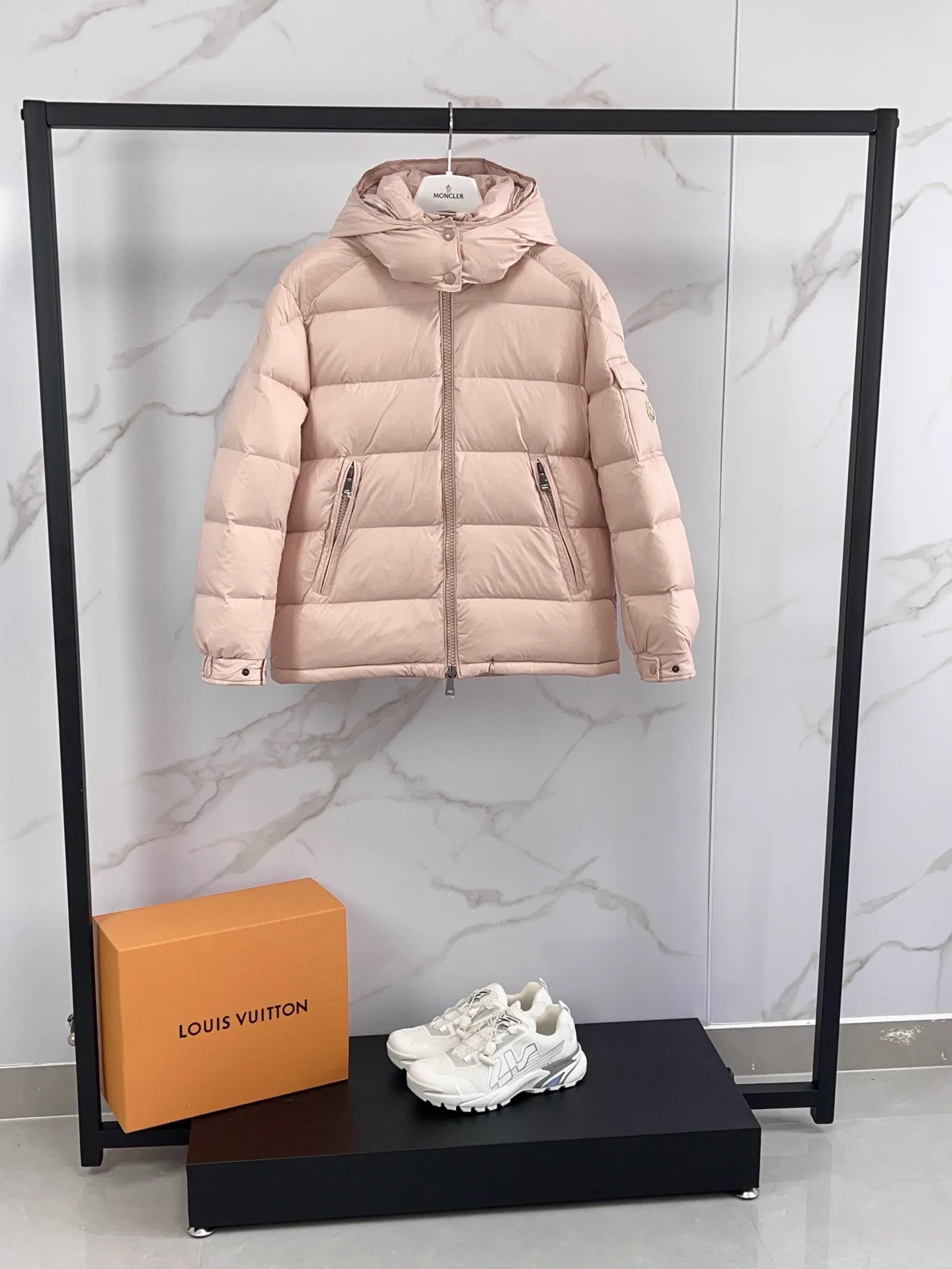 Women's Jackets And Down Jackets MONCLER 18391729