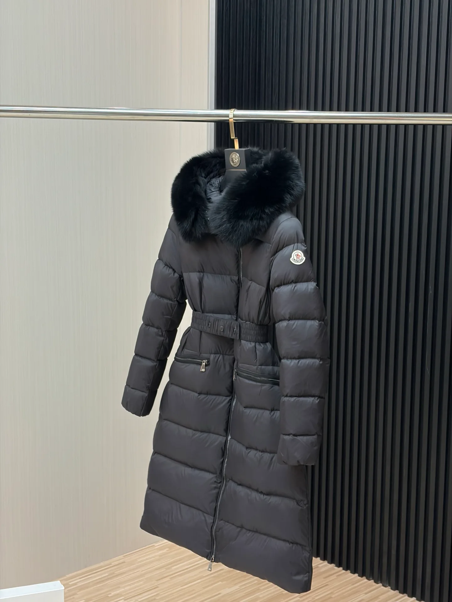 Women's Jackets And Down Jackets MONCLER 17926549