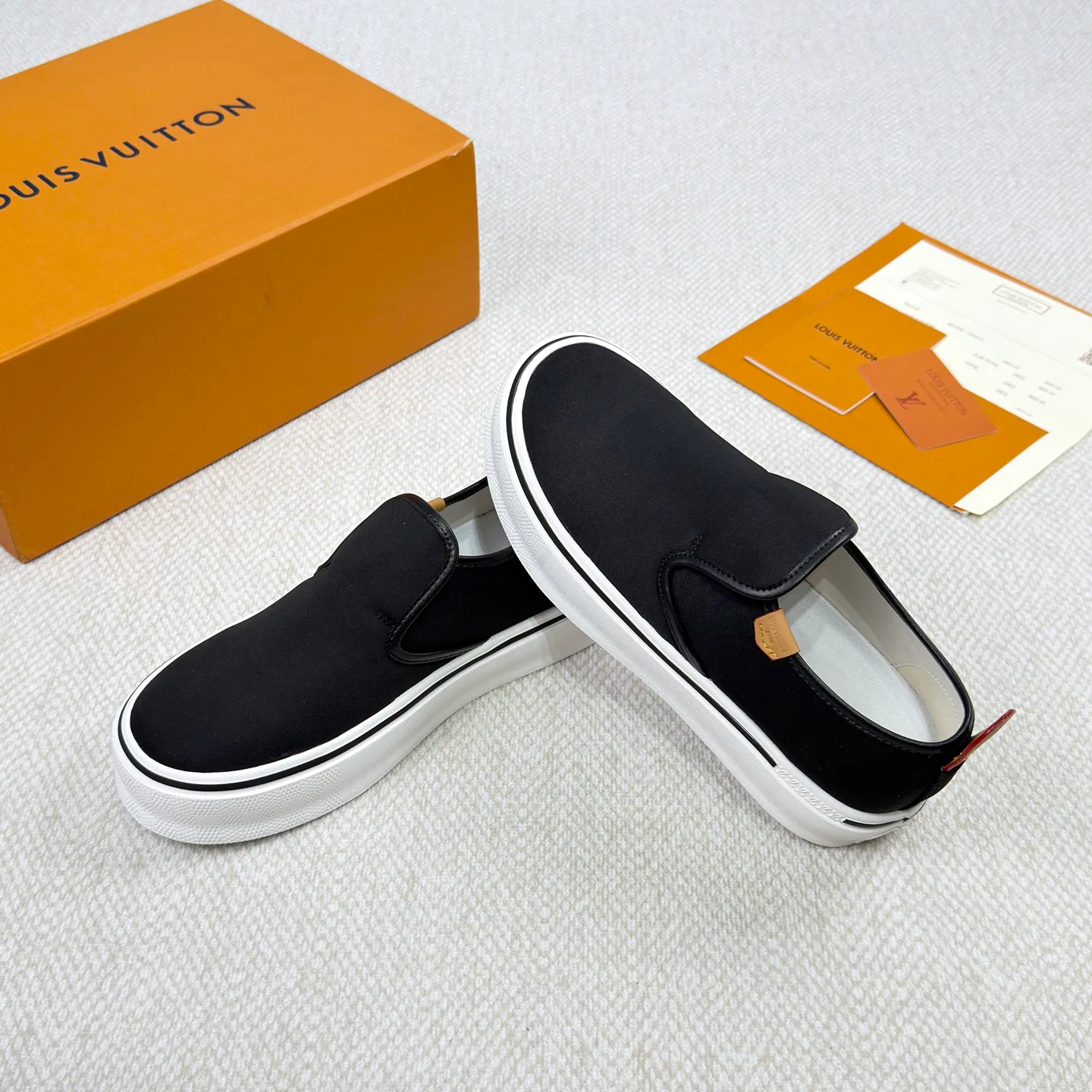 Men's Sneakers LOUIS VUITTON 18365147