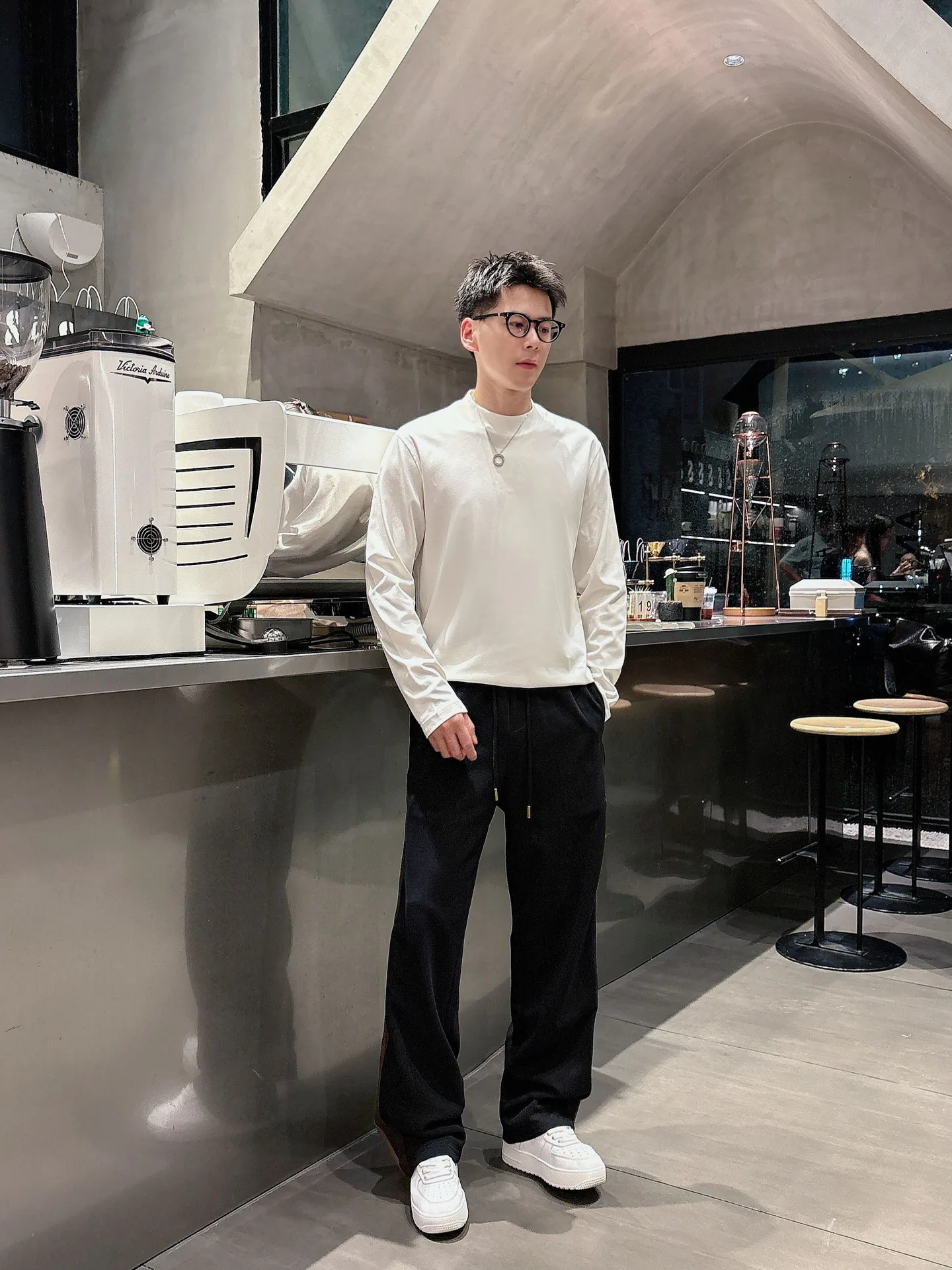 Men's Trousers LOUIS VUITTON 18340443