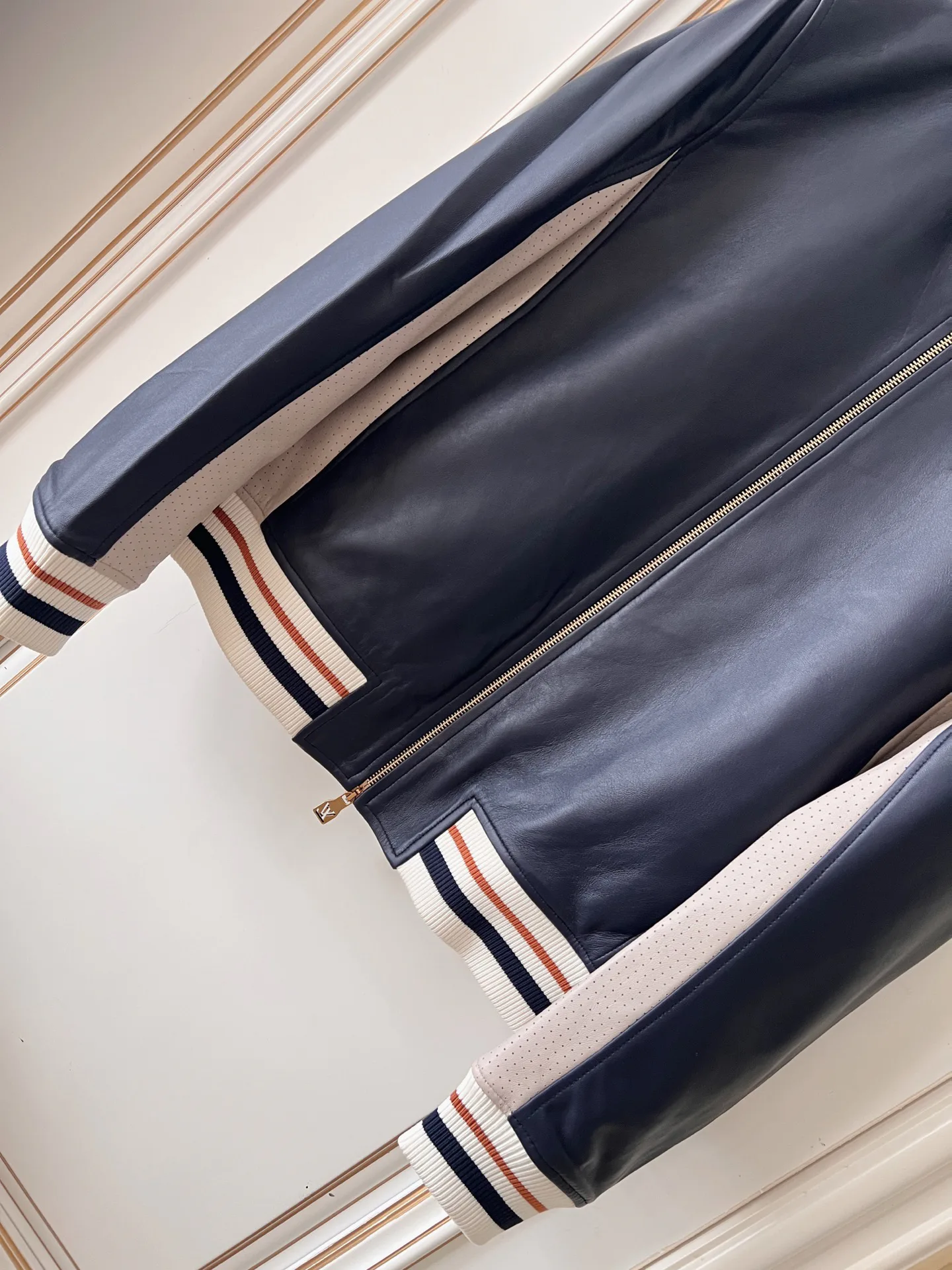 Women's Leather Jackets And Sheepskin Coats LOUIS VUITTON 18409021