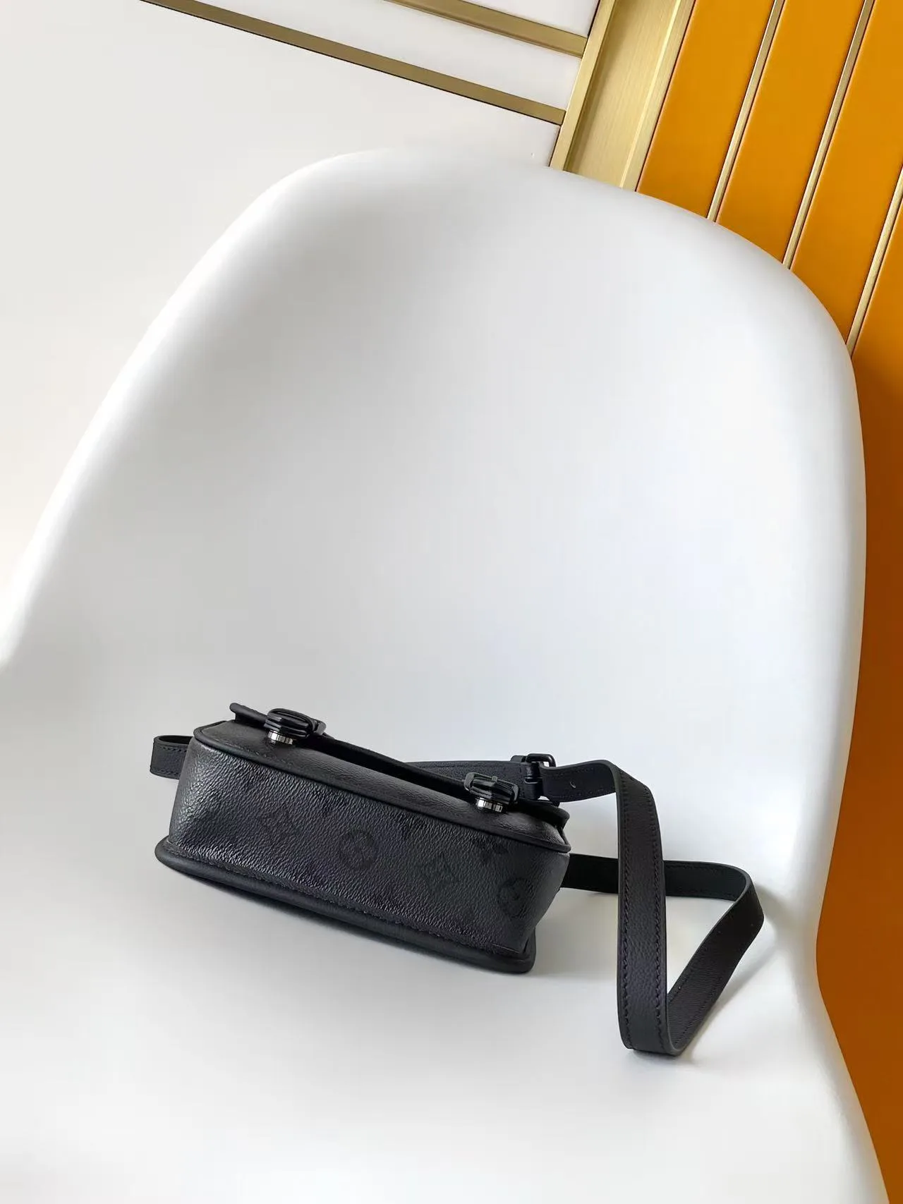 Women's Shoulder Bags LOUIS VUITTON 17948734