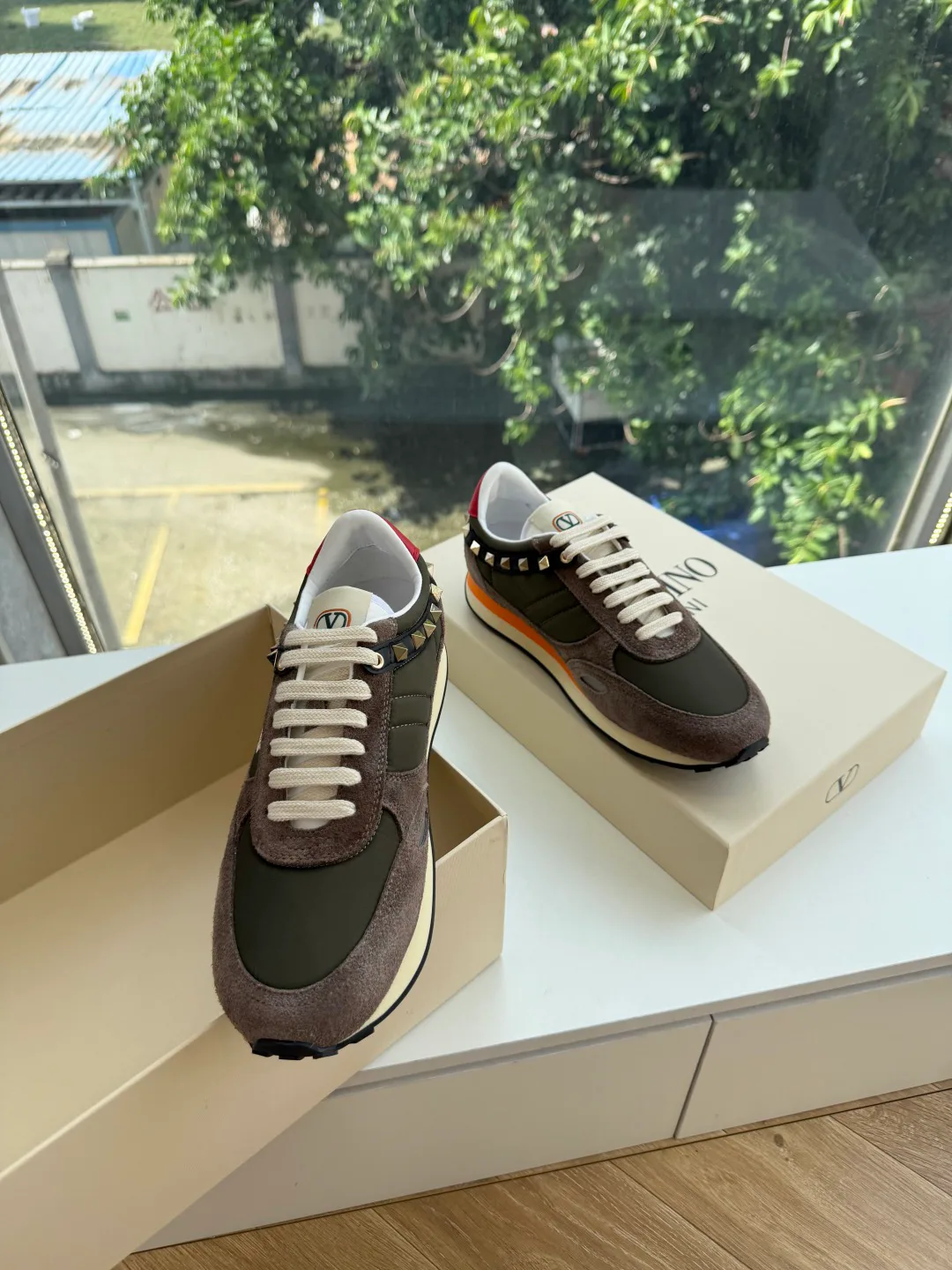 Women's Sneakers VALENTINO 18053446