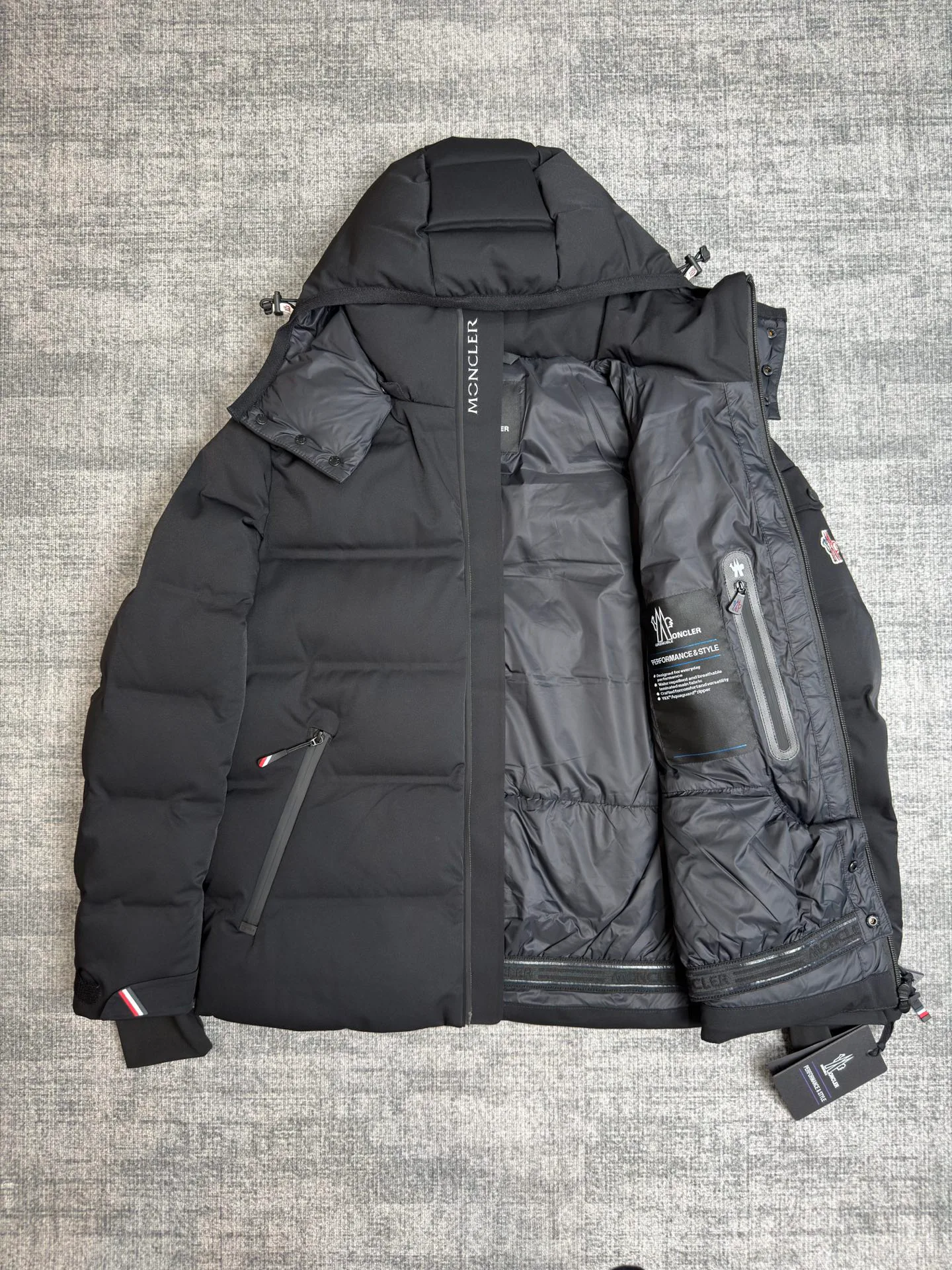 Women's Jackets And Down Jackets MONCLER 17915380