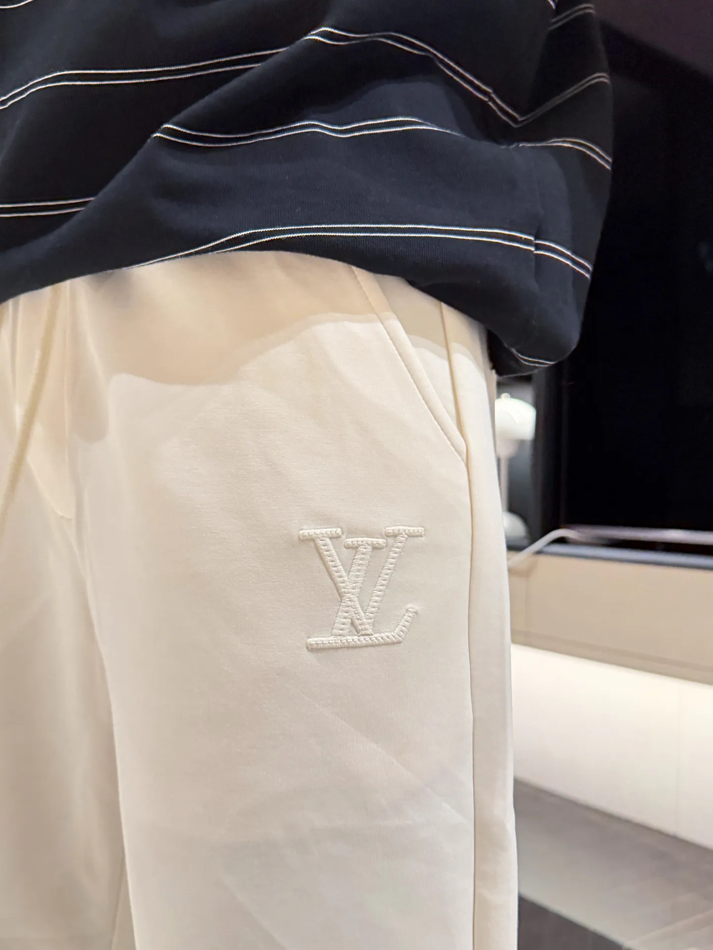 Men's Trousers LOUIS VUITTON 18499751
