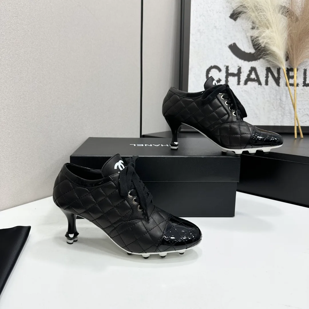 Women's Sneakers CHANEL 18436127