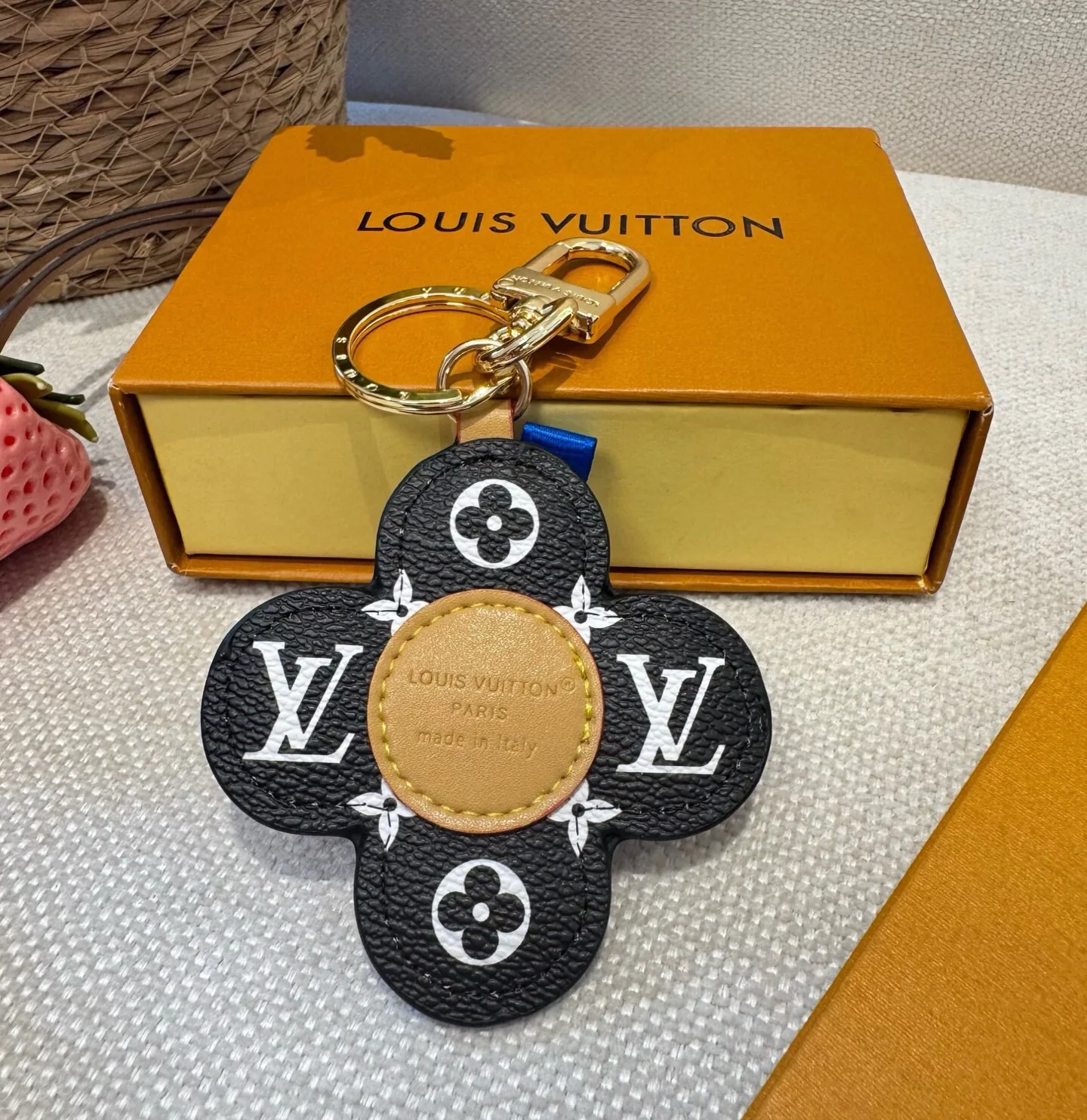 Key Cases LOUIS VUITTON 18013301