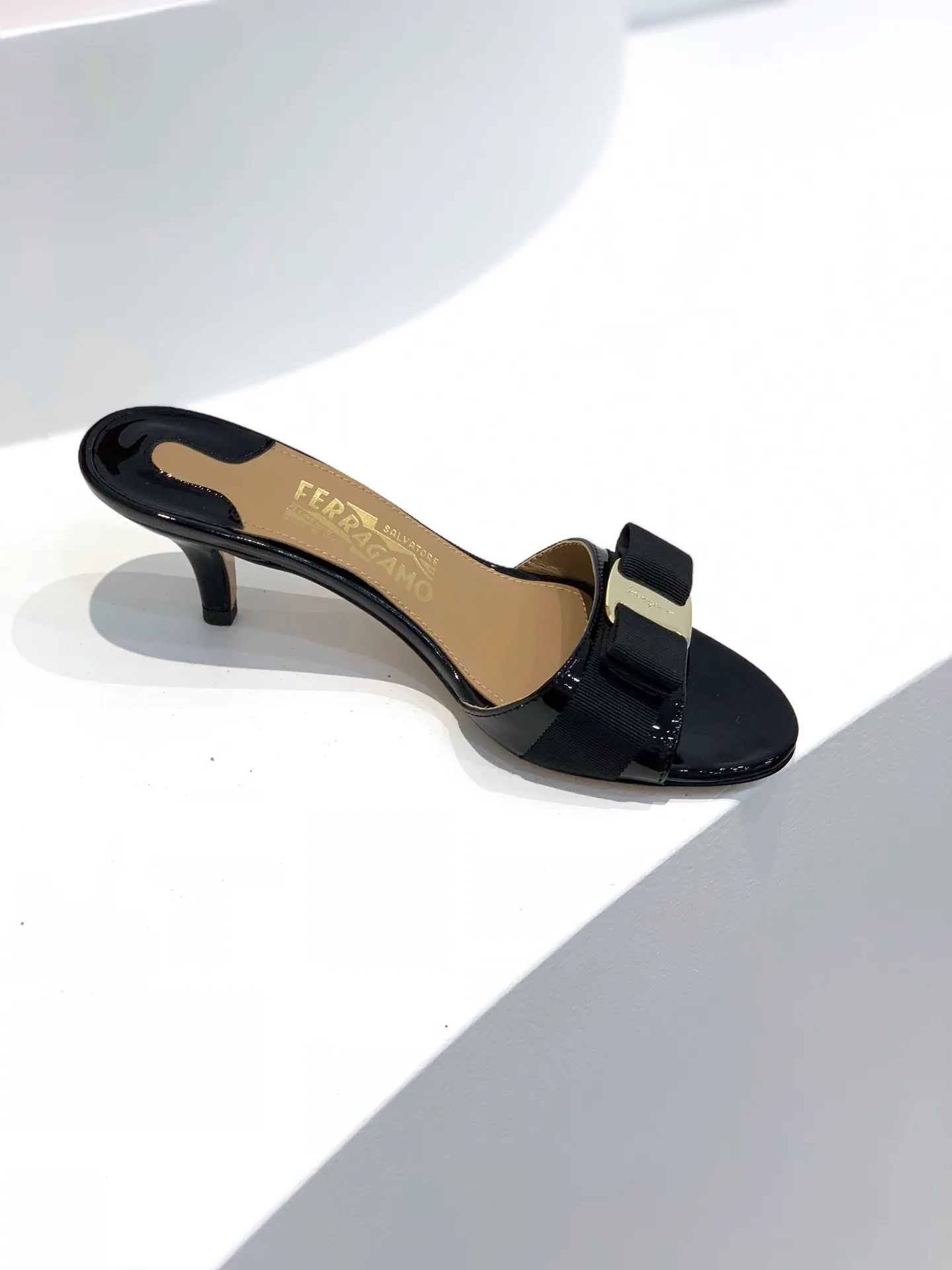 Women's Open-Toe Sandals SALVATORE FERRAGAMO 17642543