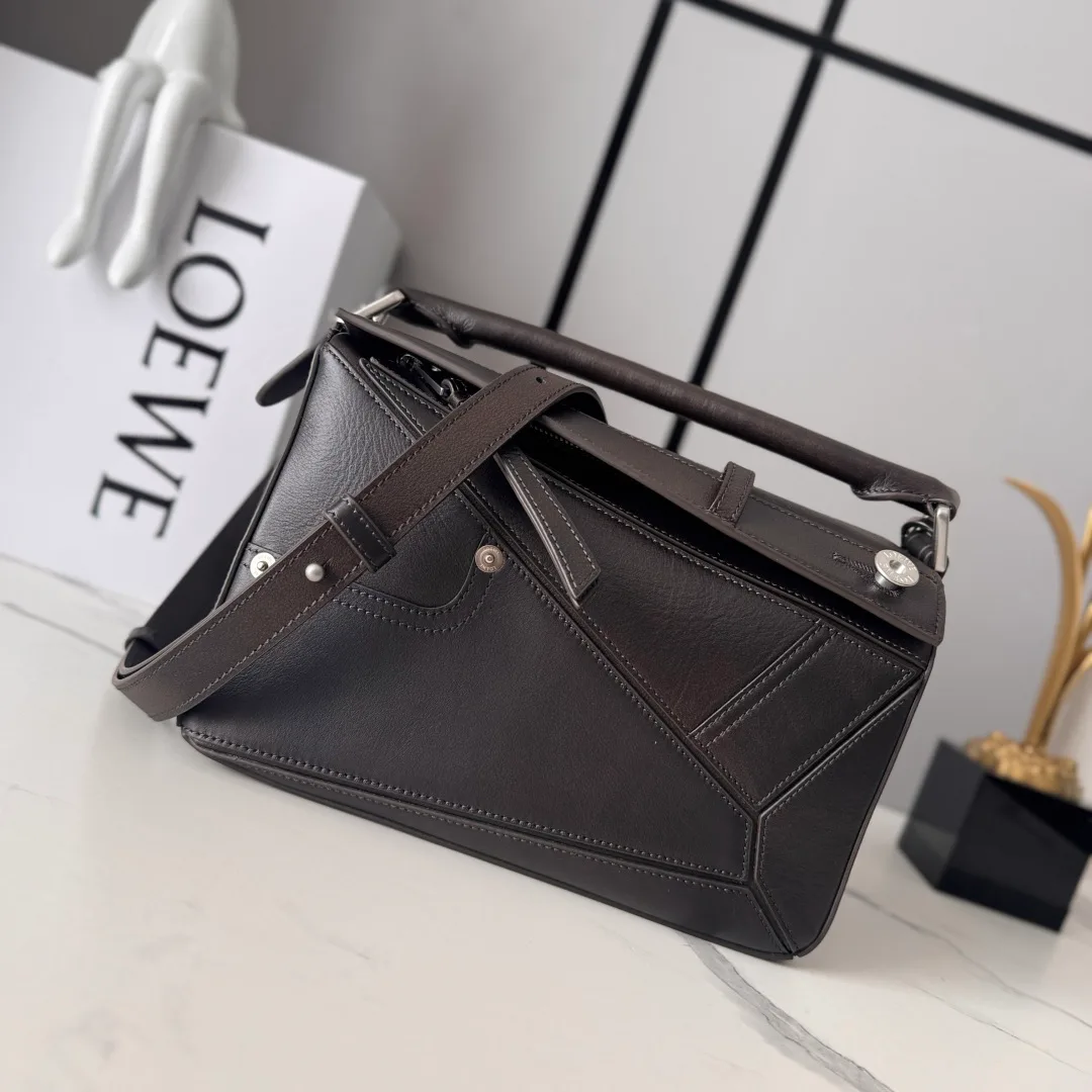 Women's Classic Handbags LOEWE 18004237