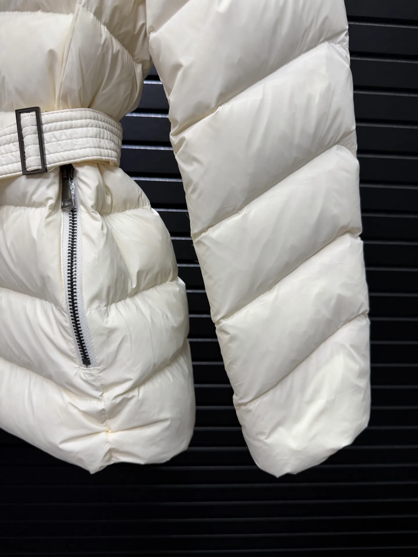 Women's Jackets And Down Jackets MONCLER 17829903