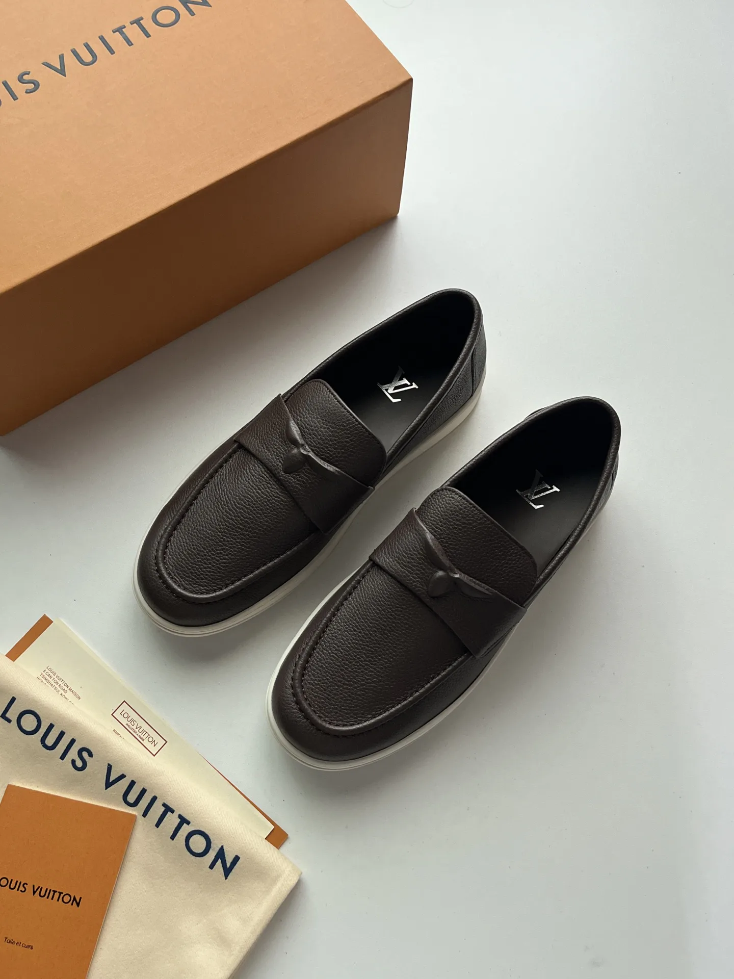 Men's Loafers And Dress Shoes LOUIS VUITTON 17954809