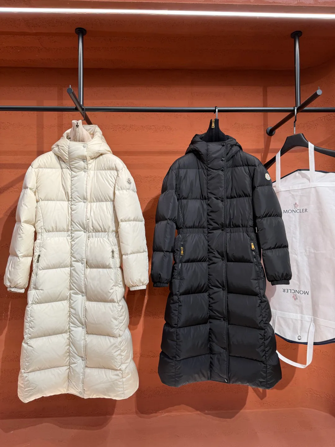Women's Jackets And Down Jackets MONCLER 18048314