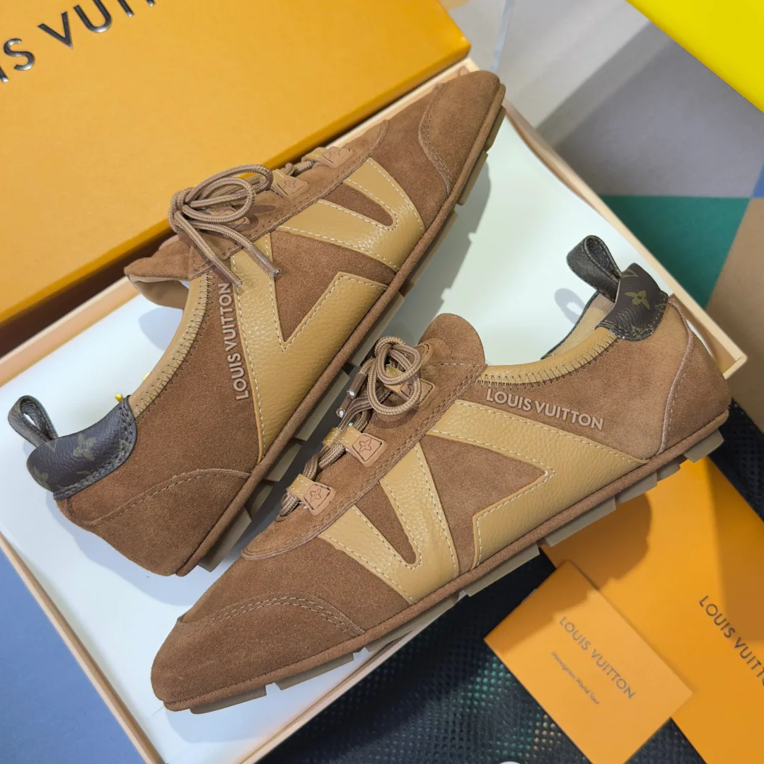 Women's Sneakers LOUIS VUITTON 17780698