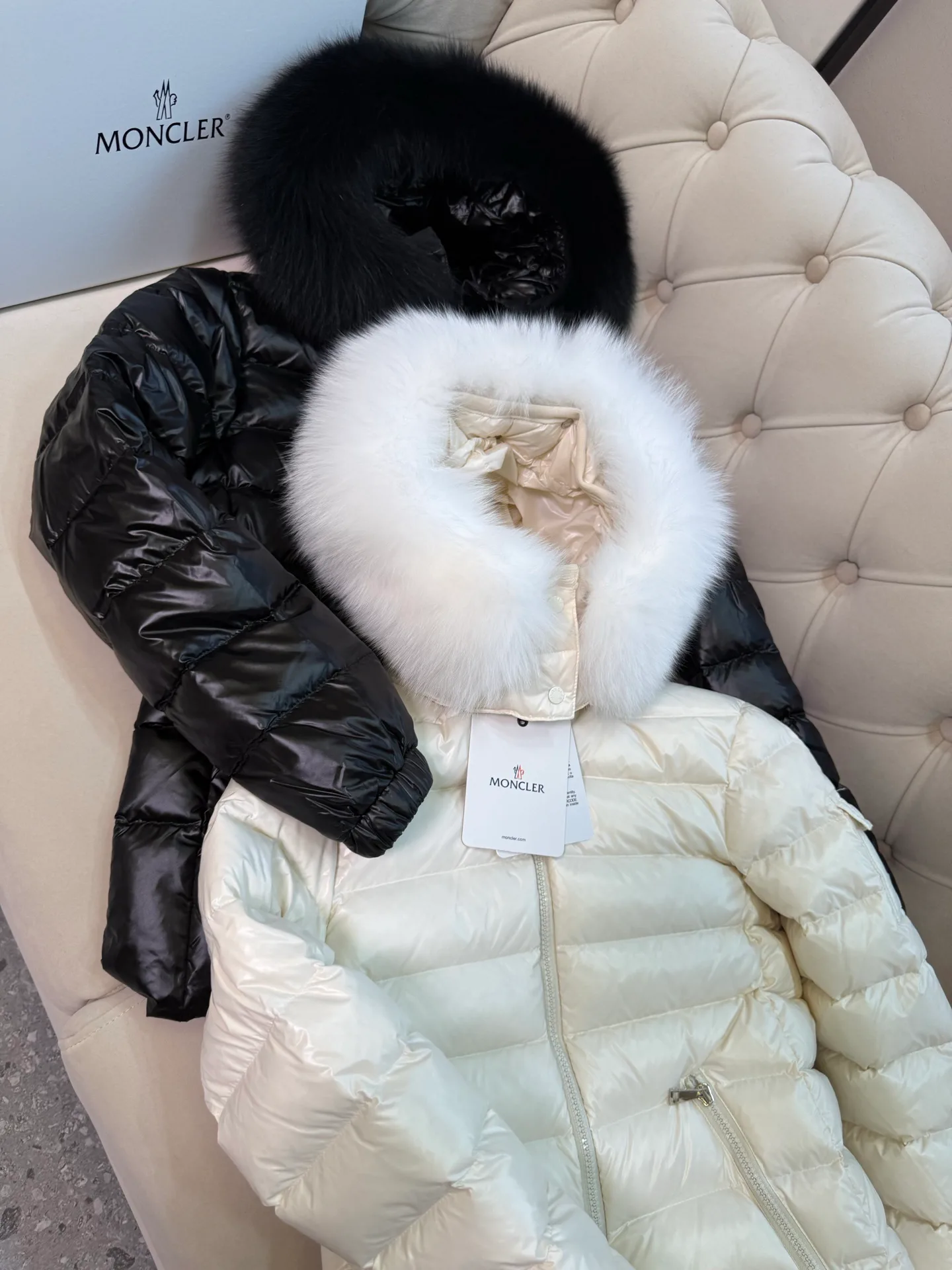 Women's Jackets And Down Jackets MONCLER 17899287