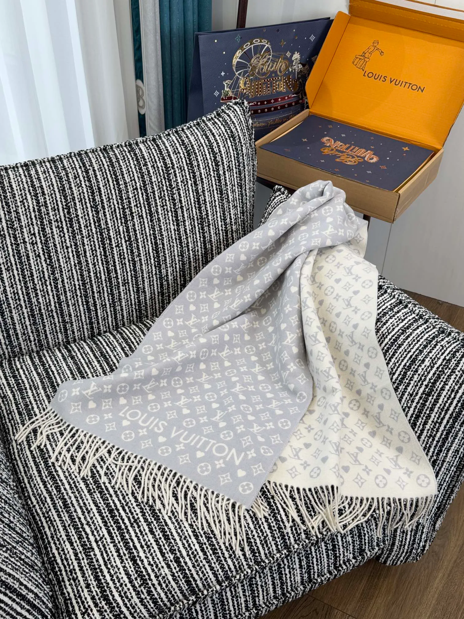 Scarves LOUIS VUITTON 17073699