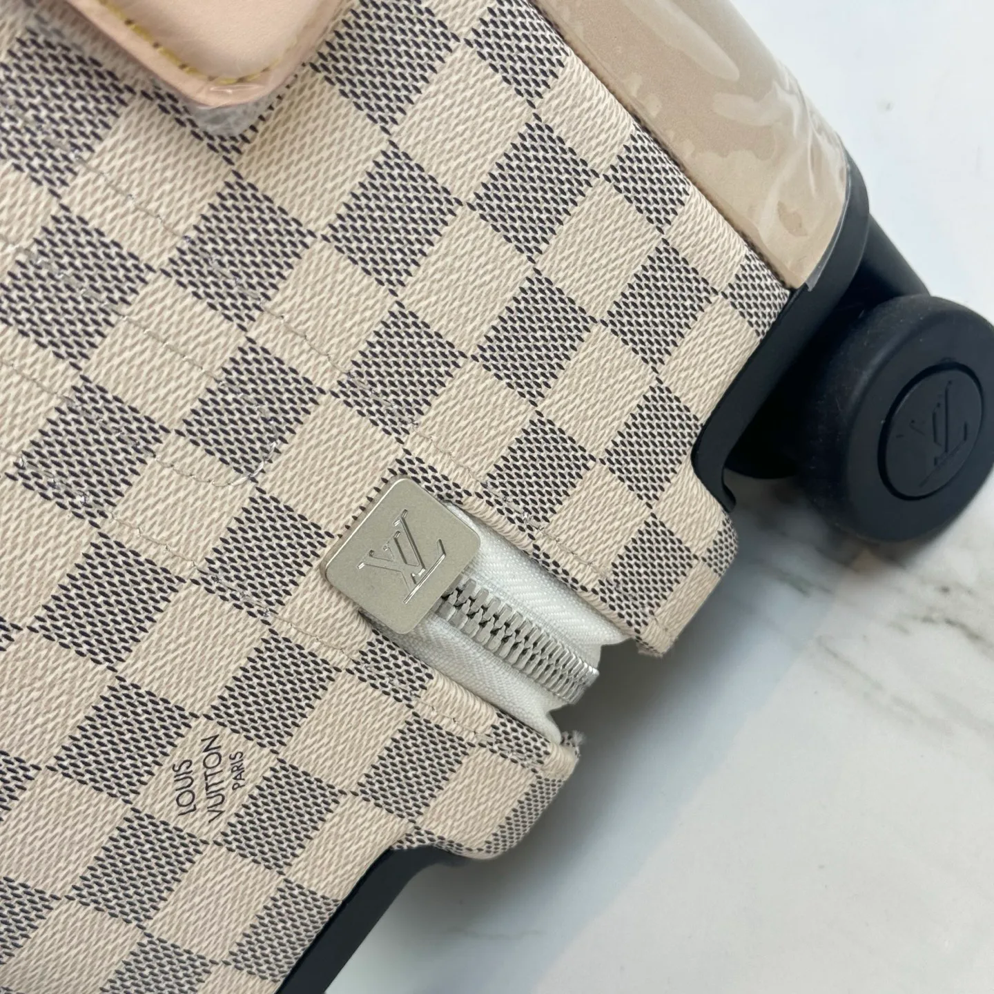 Suitcases LOUIS VUITTON 17675229