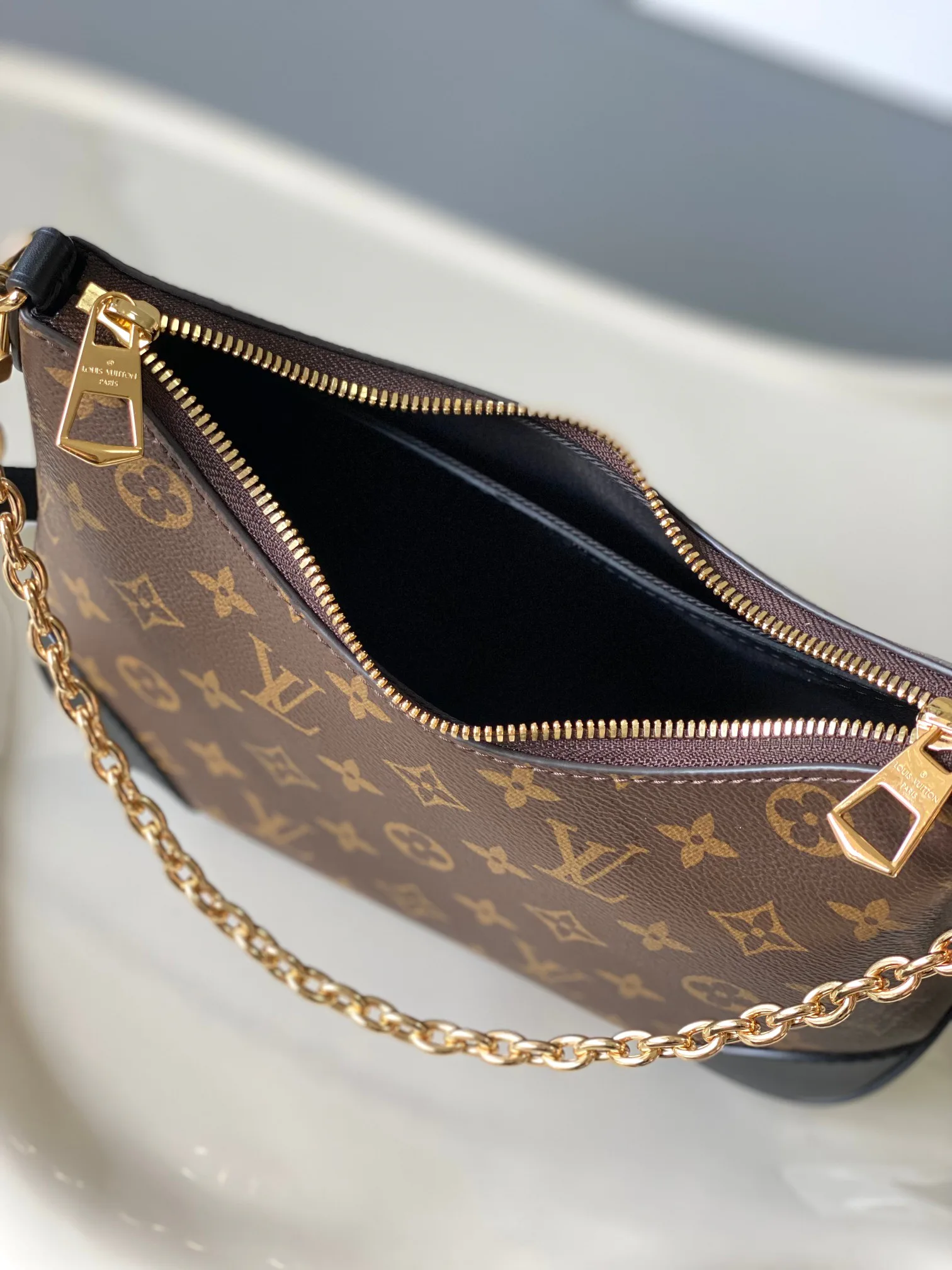 Women's Classic Handbags LOUIS VUITTON 18359514