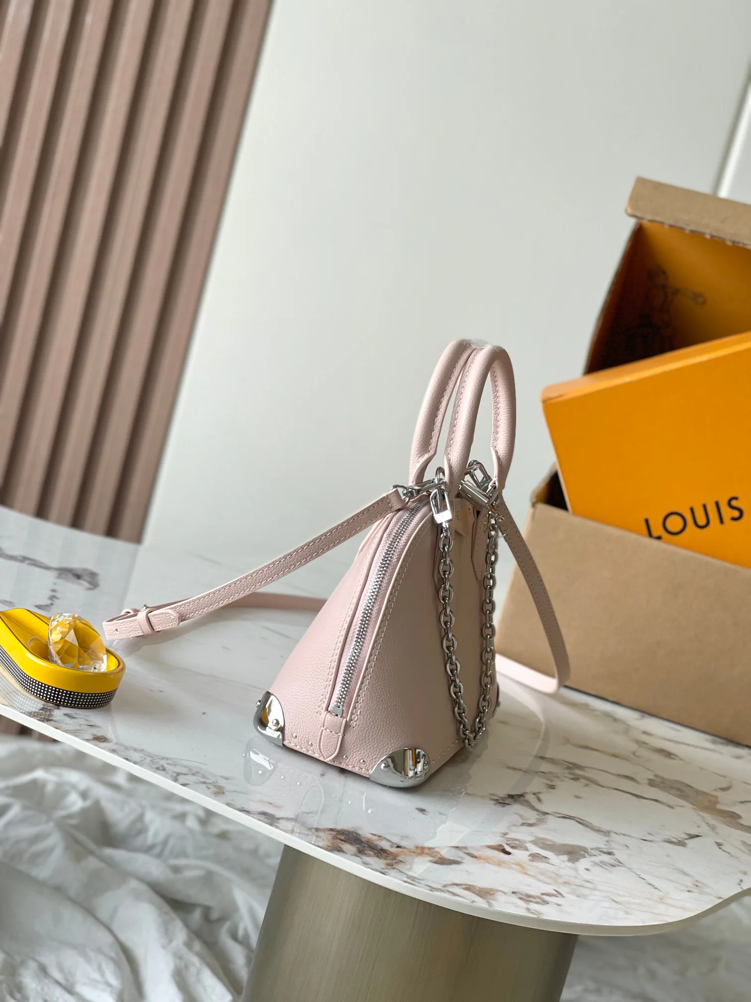 Women's Classic Handbags LOUIS VUITTON 18521052