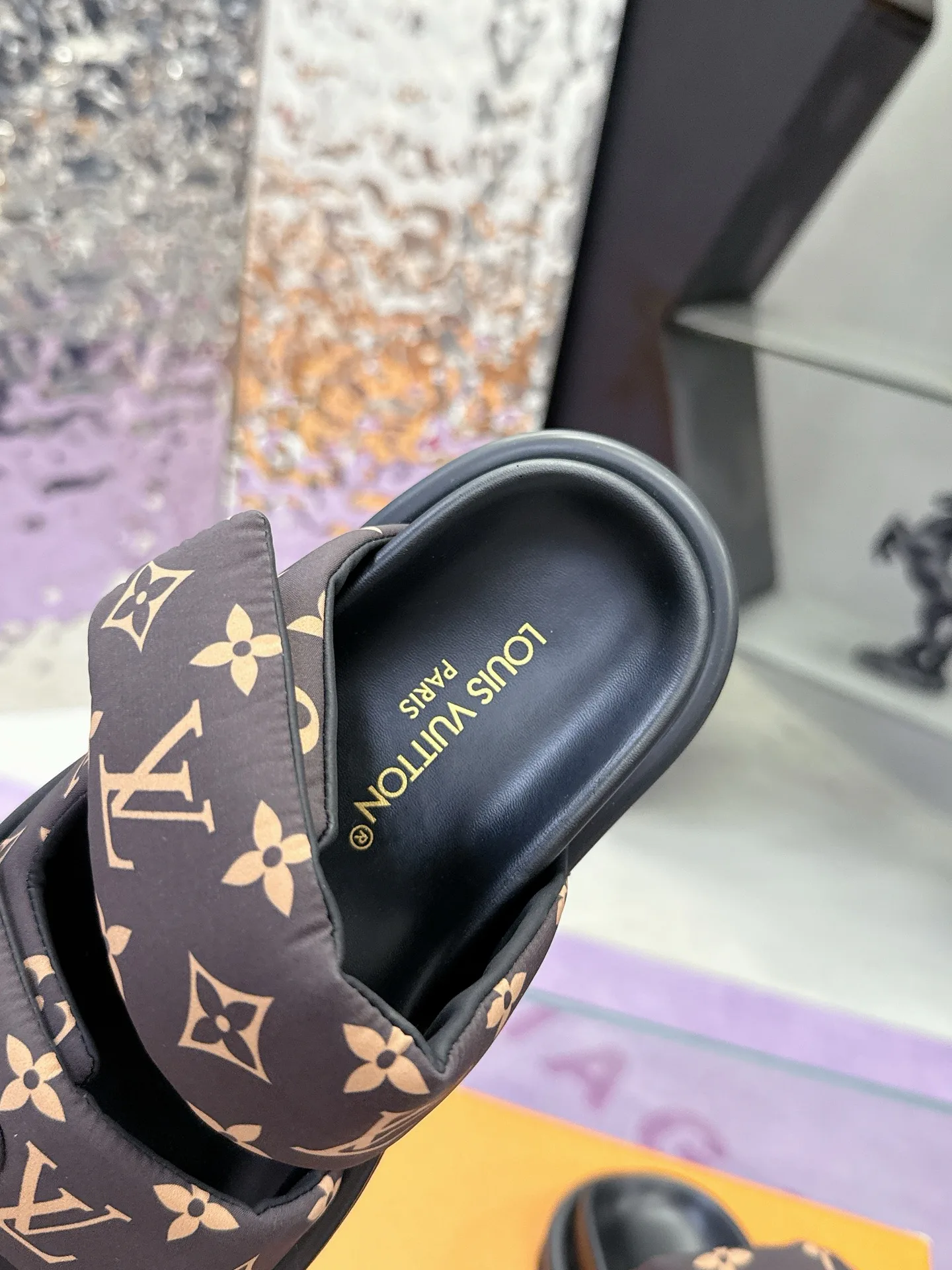 Women's Flip-Flops LOUIS VUITTON 17530456