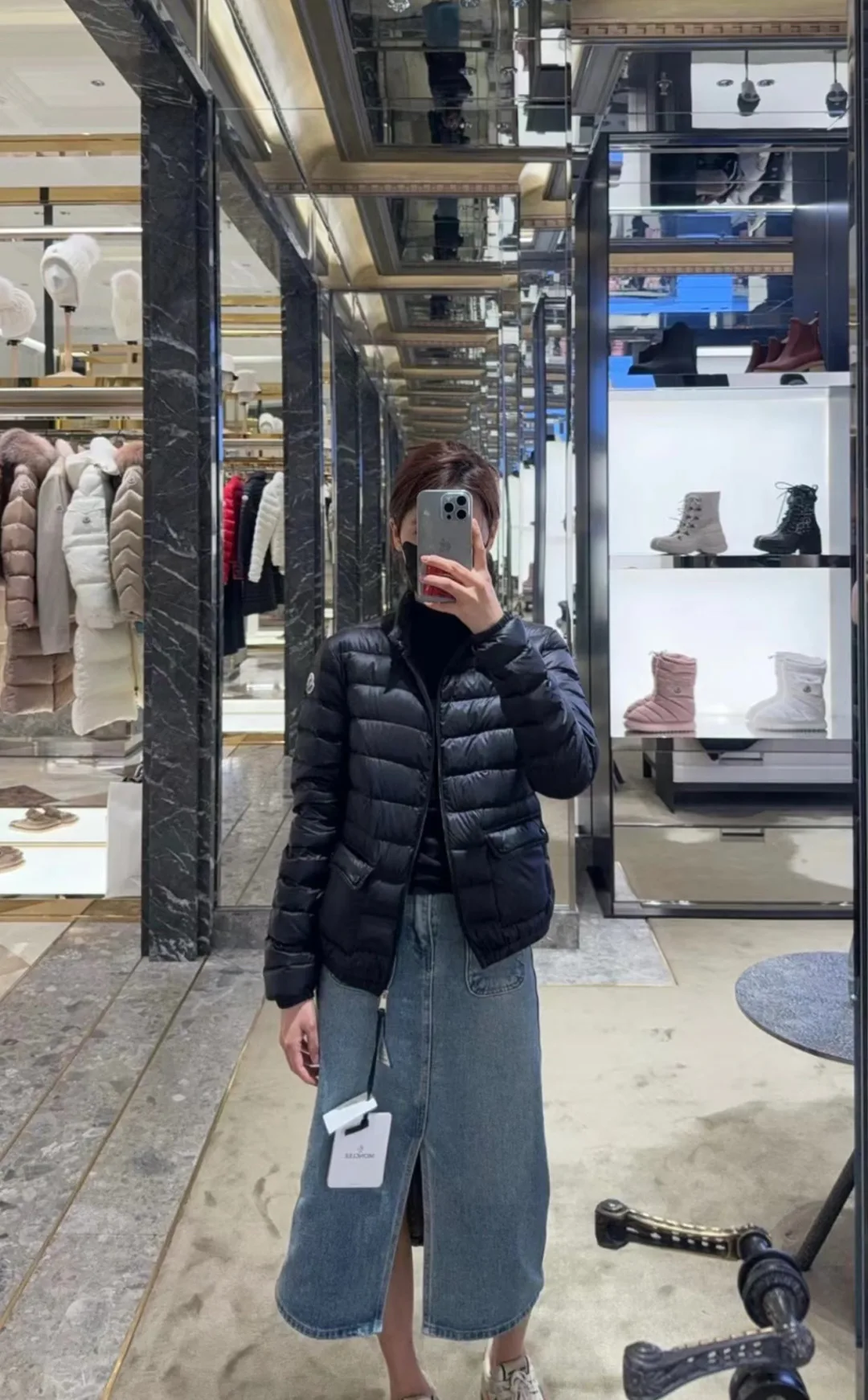 Women's Jackets And Down Jackets MONCLER 18213382
