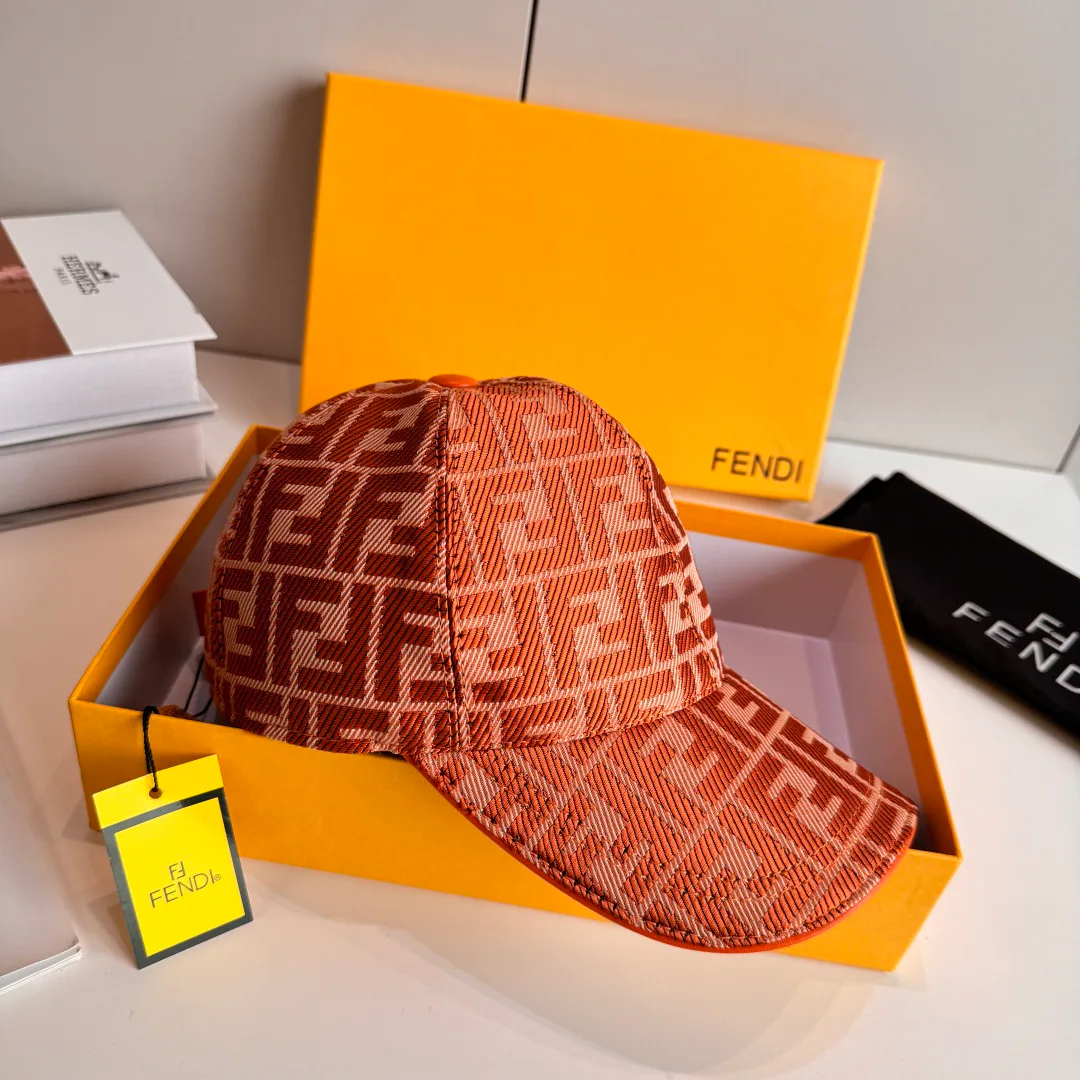 Hats FENDI 18347034