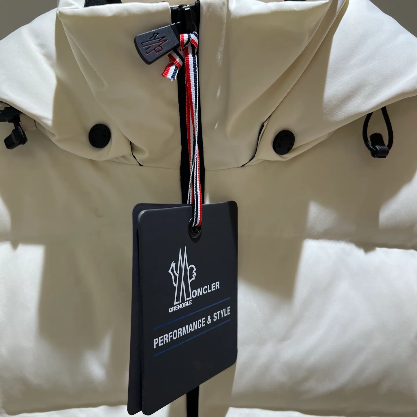 Women's Jackets And Down Jackets MONCLER 18180078