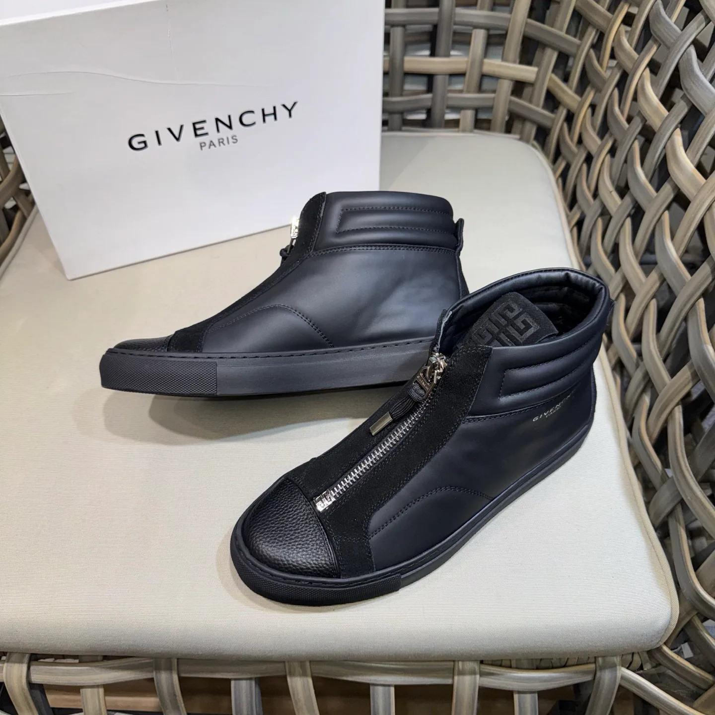 Men's Sneakers GIVENCHY 18267091