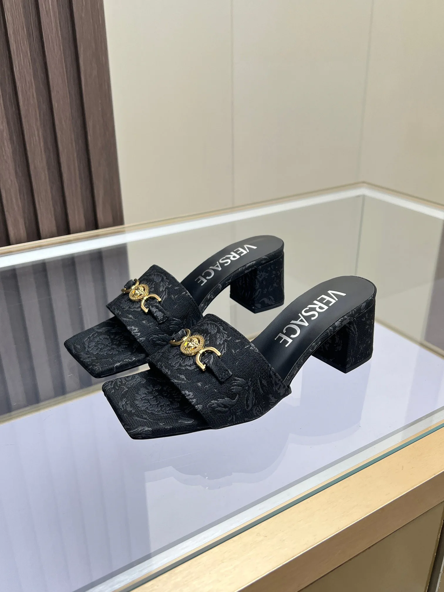 Women's Open-Toe Sandals VERSACE 18198224